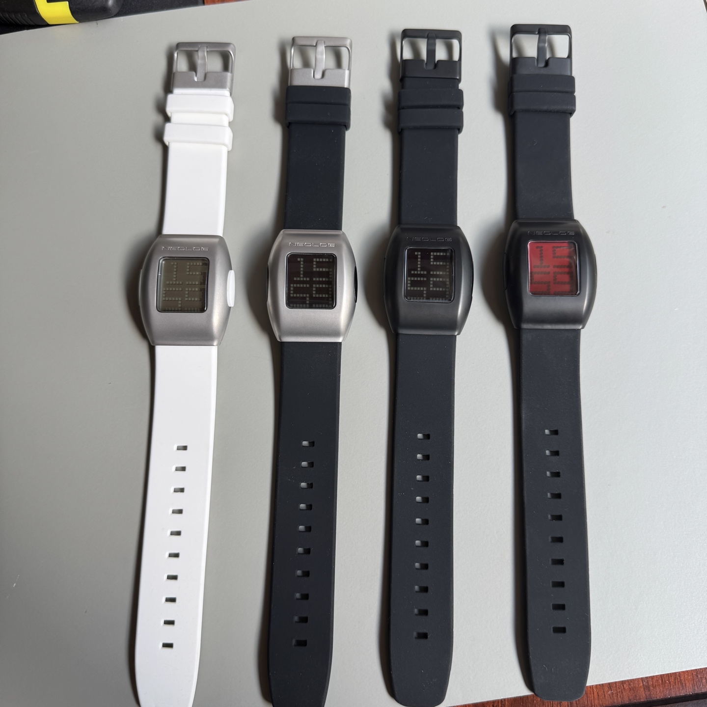 NO:384960,Spot list, % genuine guarantee, patented product, the only watch in the world that displays time like this. A very special out-of-print early NEOLOG A24+ special square dot matrix digital display electronic watch with a price of more than 200 US dollars. It has a very special time column display, dot matrix quantity display switching, full 316L metal body, size 36*46mm, designed and manufactured in Germany, and the watch design has won the Red Dot Design Award. Neolog integrates novel time display with pure aesthetics, and time is displayed in quantity. Hours, dozens of minutes and single minutes. It is divided into several blocks. There is no pointer, no numbers. Only time itself. NEOLOG A-24Il digital watch with negative LC display, quartz control, stainless steel case (316L corrosion resistant), mineral glass and silicone strap.  The three time display modes are shown in Figure 8. The left side is 07:25 minutes. The middle value display is also read 7:25 minutes. The upper half on the right is at the time, and the lower half is at the same time. The operation method is short pressed on the left to display the number, column quantity, and dot matrix number respectively. Press the number of long press the left side to display the display date, and press the short press the right side to display the luminous display!  Adjust the time method. Press the right side to enter the setting state until the number jumps, press the right side to set the time incrementally, press the left side to switch the time, press the left side to switch the time, press the left side to exit.19860909现货单表, ％正品保证,专利产品,全球唯一这样显示时间的手表.专柜定价两百多美元的一款十分特别的绝版早期NEOLOG A24+异形方块点阵数显电子手表,十分特别的时间柱量显示,点阵数量显示切换,全316L金属机身,尺寸36*46mm,德国设计和制造,表款设计获得过红点设计大奖.Neolog 将新颖的时间显示与纯粹的美学融为一体,时间以量值显示.小时、数十分钟和单个分钟.被划分成若干条条块.没有指针,没有数字.只有时间本身.NEOLOG A-24Il带有负性LC显示器的数字腕表,石英控制,不锈钢表壳（316L耐腐蚀）,矿物玻璃和硅质表带. 三种时间显示模式如图8所示左边为数字07:25分,中间从左至右量值显示也读7:25分,右边的上半部为时,下半部为分,也读07:25分. 操作方法短按左边按的分别显示数字、柱量、点阵数量之间切换,数字显示状态下长按左边按的显示日期,短按右边按的为夜光显示！ 调整时间方法长按右边按的进入设置状态直至数字跳动,短按右边按的递增设置时间,短按左边按的依次切换时、分、年份、月、日,直至调好所有时间长按左边按的退出.,,Watch