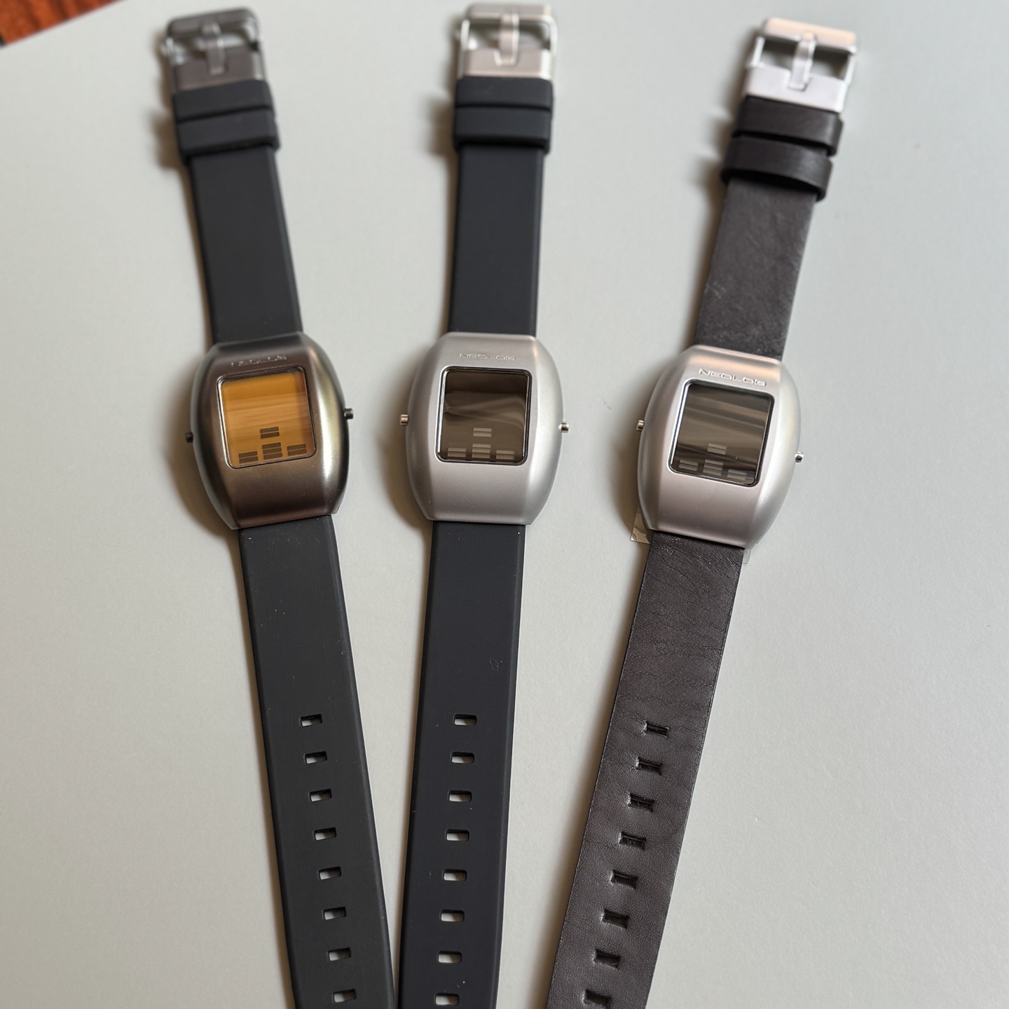 NO:384970,Spot list, % genuine guarantee, patented product, the only watch in the world that displays time like this. A very special out-of-print early NEOLOG A24+ special square dot matrix digital display electronic watch with a price of more than 200 US dollars. It has a very special time column display, a full 316L metal body, size 34*45mm, designed and manufactured in Germany, and the watch design has won the Red Dot Design Award. Neolog integrates novel time display with pure aesthetics. Time is displayed in meter values. Hours, dozens of minutes and single minutes. It is divided into several blocks. There is no pointer, no numbers. Only time itself. NEOLOG A-24Il digital watch with negative LC display, quartz control, stainless steel case (316L corrosion resistant), mineral glass and silicone strap.  This model is a first generation and only displays the column quantity. As shown in Figure 2, it is read from left to right at 2:53 minutes. The long pressed on the left is a luminous display!  Adjust the time method. Press the right button to enter the setting state until the left column jumps. Press the right button to increase the setting. Press the right button to set the ten digits and single digits in sequence. Finally, press and exit the setting.19860909现货单表, ％正品保证,专利产品,全球唯一这样显示时间的手表.专柜定价两百多美元的一款十分特别的绝版早期NEOLOG A24+异形方块点阵数显电子手表,十分特别的时间柱量显示,全316L金属机身,尺寸34*45mm,德国设计和制造,表款设计获得过红点设计大奖.Neolog 将新颖的时间显示与纯粹的美学融为一体时间以量值显示.小时、数十分钟和单个分钟.被划分成若干条条块.没有指针,没有数字.只有时间本身.NEOLOG A-24Il带有负性LC显示器的数字腕表,石英控制,不锈钢表壳（316L 耐腐蚀）,矿物玻璃和硅质表带. 此款为一代,只有柱量显示,如图二所示从左至右读时2:53分,长接左边按的为夜光显示！ 调整时间方法长按右边按的进入设置状态直至左边条柱跳动,短按右边按的递增设置时,长按右边按的依次设置分的十位数和个位数,最后长按退出设置.,,Watch