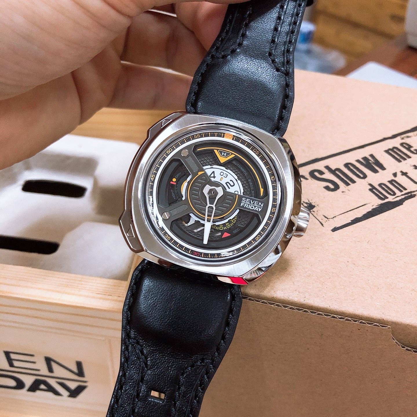 Часы SevenFriday