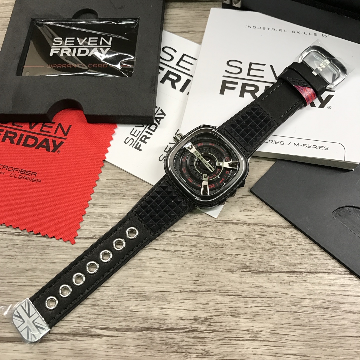 Часы SevenFriday