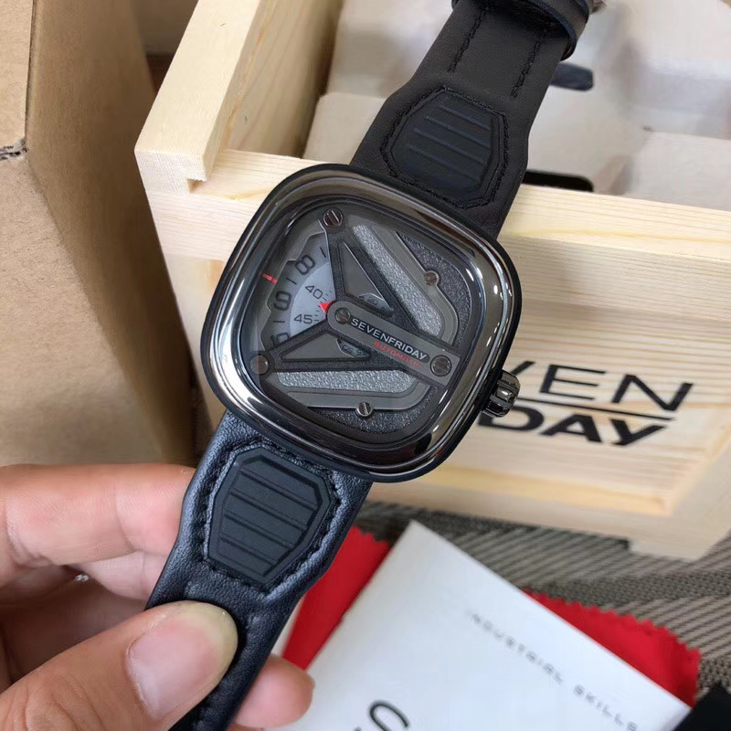 Часы SevenFriday