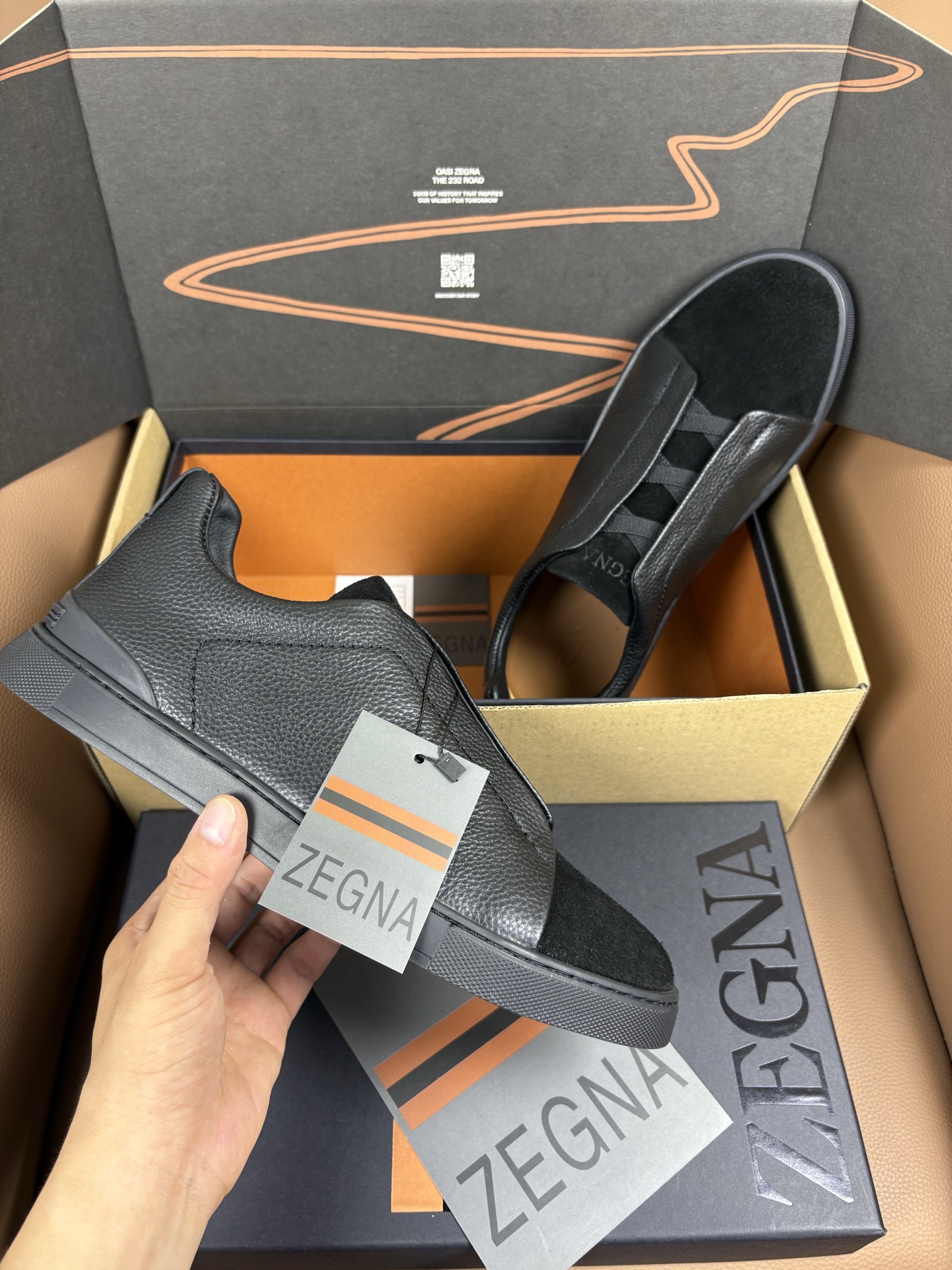 NO:854742,(Black lychee/black suede) Top quality with counter packaging Product trademark 'Zegna*' low-top casual shoes Slip-on Regular size: 38-44 (can be customized 45 46 47) Product material upper imported cowhide, cowhide lining, cowhide feet, original outsole. Available with 10 special airplane boxes, zegna, cowhide19860909（ 黑荔枝/黑反绒）顶级品质 配专柜包装 商品商标「杰尼亚*」低帮休闲鞋 一脚蹬 正码码数: 38-44(可订做45 46 47) 商品材料鞋面进口牛皮,牛皮内里,牛皮垫脚,原版大底.可10配专用飞机盒,,zegna,cowhide,Men's shoes