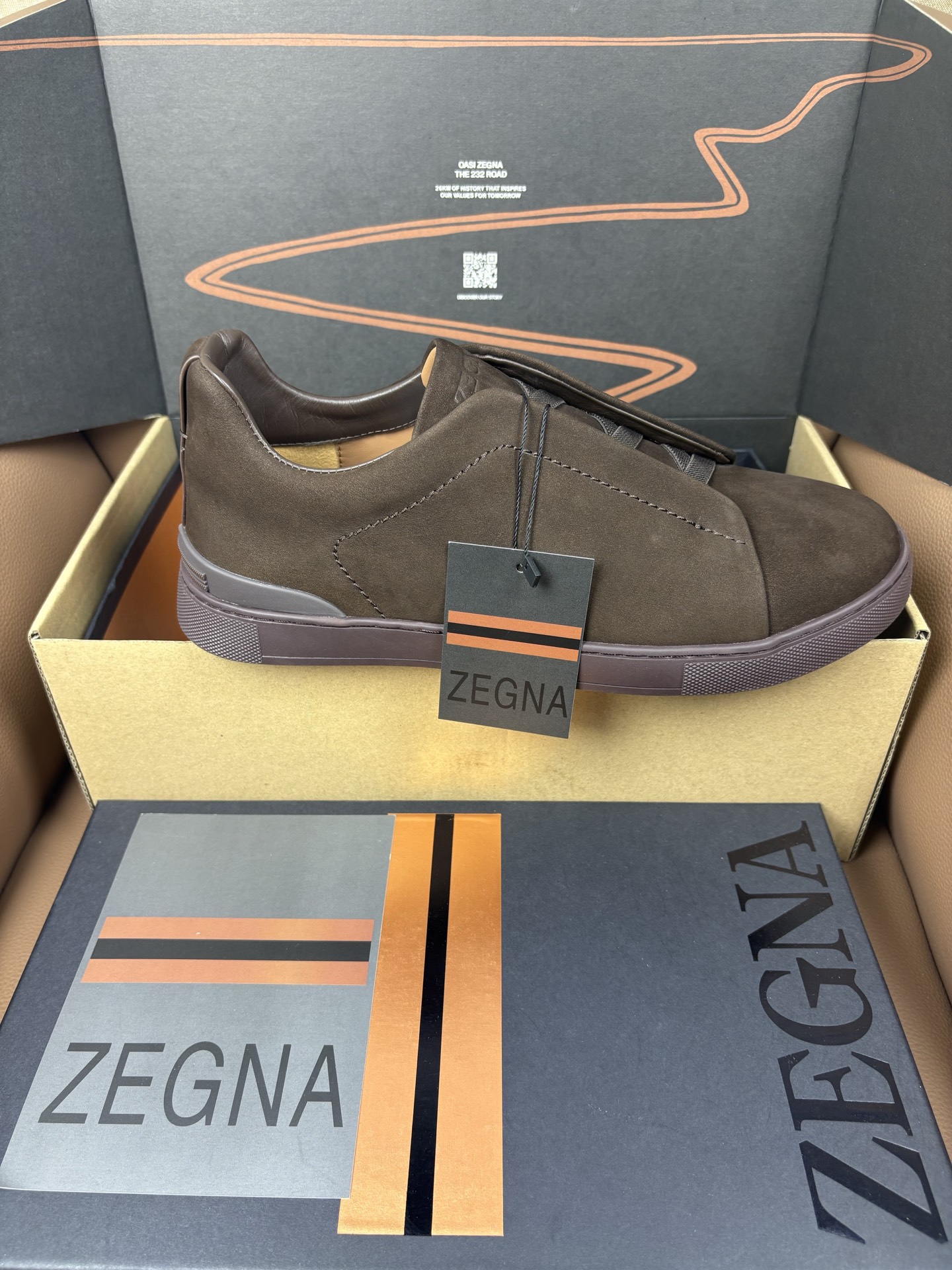 NO:854774,(Limited color/Nubuck frosted) (Quotation required) Top quality with counter packaging Product trademark 'Zegna*' low-top casual shoes Slip-ons Regular size: 38-44 (can be customized 45 46 47) Product material upper imported cowhide, cowhide lining, cowhide feet, original outsole. Special aircraft box, zegna, cowhide can be added19860909（ 限定色/牛磨砂）（套码起接） 顶级品质 配专柜包装 商品商标「杰尼亚*」低帮休闲鞋 一脚蹬 正码码数: 38-44(可订做45 46 47) 商品材料鞋面进口牛皮,牛皮内里,牛皮垫脚,原版大底.可加配专用飞机盒,,zegna,cowhide,Men's shoes