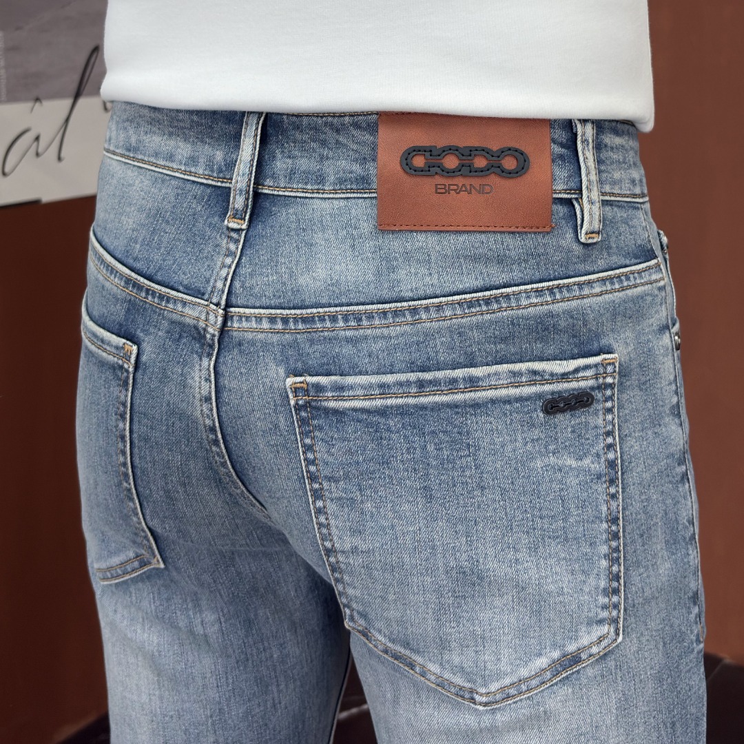 NO:917282,Trendy brand 2026 spring and summer new men's jeans. Selected imported denim denim fabrics. Heavy-duty environmentally friendly washing. Soft feel and wear resistance. Small straight version. Micro-elasticity makes you slim and slim. Perfect details. High-quality hardware and accessories. Fine workmanship. Unparalleled. Code number 28-38. Ships next day. Jeans.19860909潮牌 2026春夏新款男士牛仔裤 精选进口丹宁牛仔面料 重工环保洗水 手感柔和 兼备耐磨性 版型小直筒 微弹力显瘦修身,细节完美,五金辅料精选高等品质,做工精细,绝非凡品,码数28-38,隔天出货,,jeans,,Men's clothing