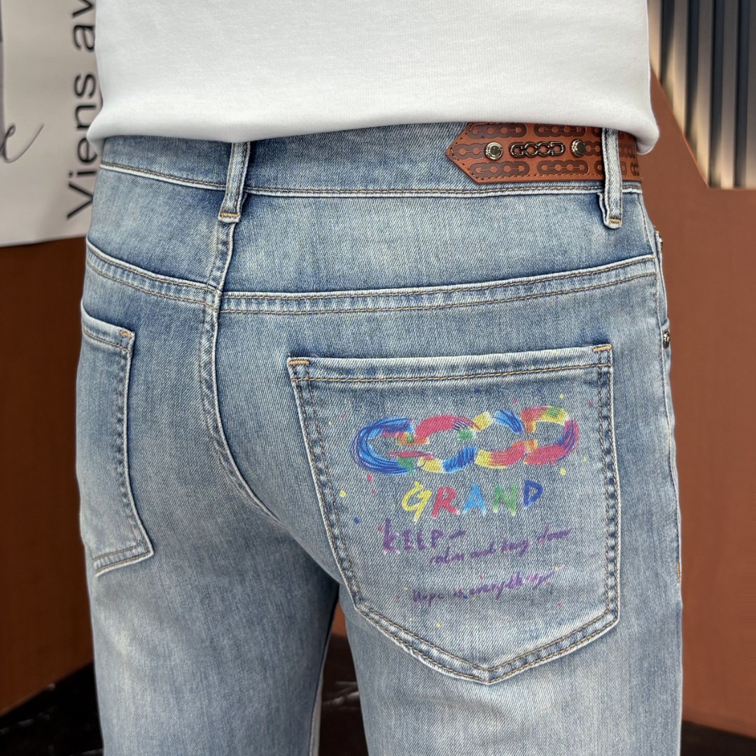 NO:925610,Trendy brand 2026 spring and summer new men's jeans. Selected imported denim denim fabrics. Heavy-duty environmentally friendly washing. Soft feel and wear resistance. Small straight version. Micro-elasticity makes you slim and slim. Perfect details. High-quality hardware and accessories. Fine workmanship. Unparalleled. Code number 28-38. Ships next day. Jeans.19860909潮牌 2026春夏新款男士牛仔裤 精选进口丹宁牛仔面料 重工环保洗水 手感柔和 兼备耐磨性 版型小直筒 微弹力显瘦修身,细节完美,五金辅料精选高等品质,做工精细,绝非凡品,码数28-38,隔天出货,,jeans,,Men's clothing