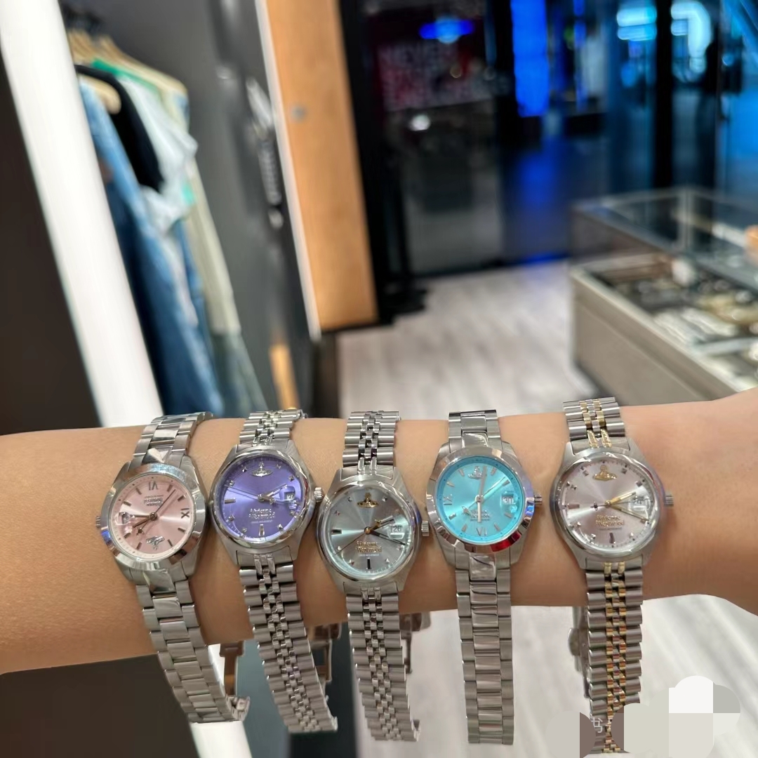 “Stylish Vivienne Westwood Zirconium Watch with Solar Ray Tattoos and Roman Markings” - 图片 1