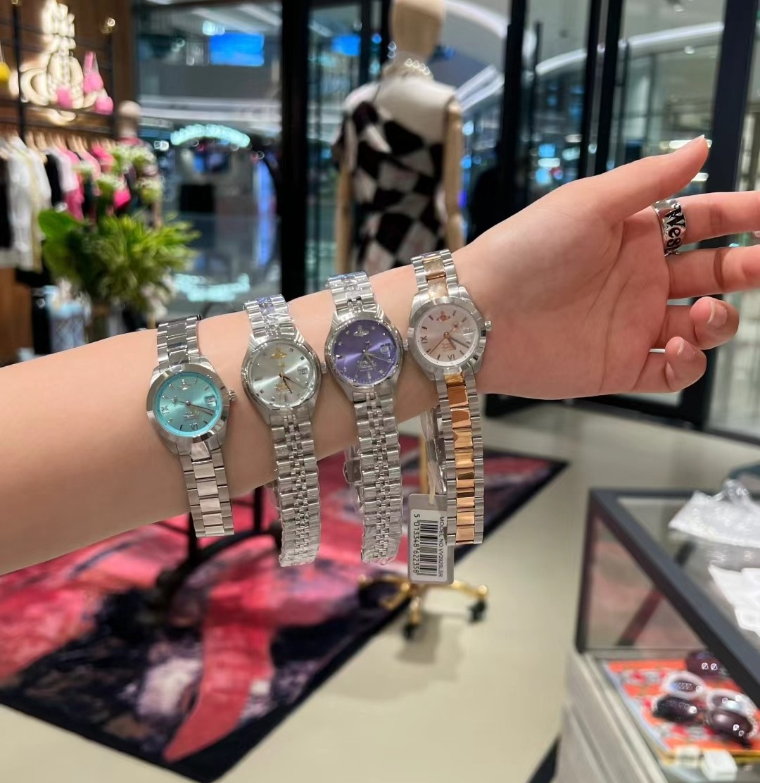 “Stylish Vivienne Westwood Zirconium Watch with Solar Ray Tattoos and Roman Markings” - 图片 2