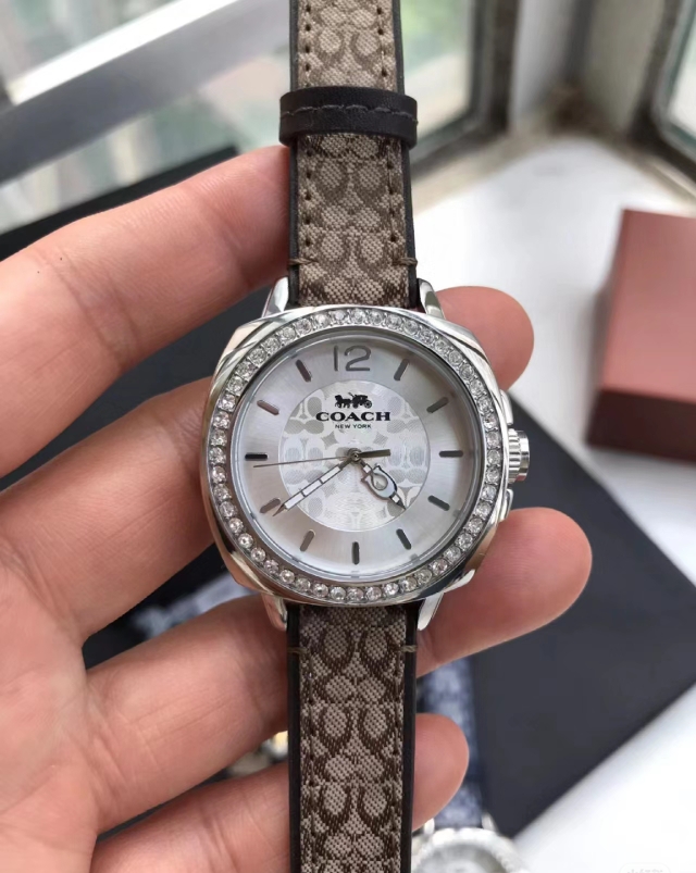 “High-Quality 252 Pairs of Stylish Coach Belts with Bull’s-Skin, 34mm, Luxurious” - 图片 5