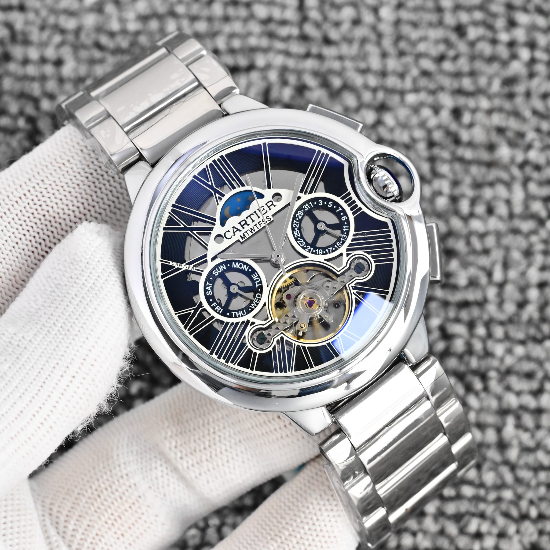 💰 皮带200  钢带➕10
卡地亚 (Cartier) 精品男士腕表，经典大飞轮设计，尊贵大气，绅士风范，卓越品质，热卖全城。
采用全自动机械机芯，316钢表壳，
进口小牛皮表带/316精钢表带
矿物质超强镜面，
尺寸42*13。