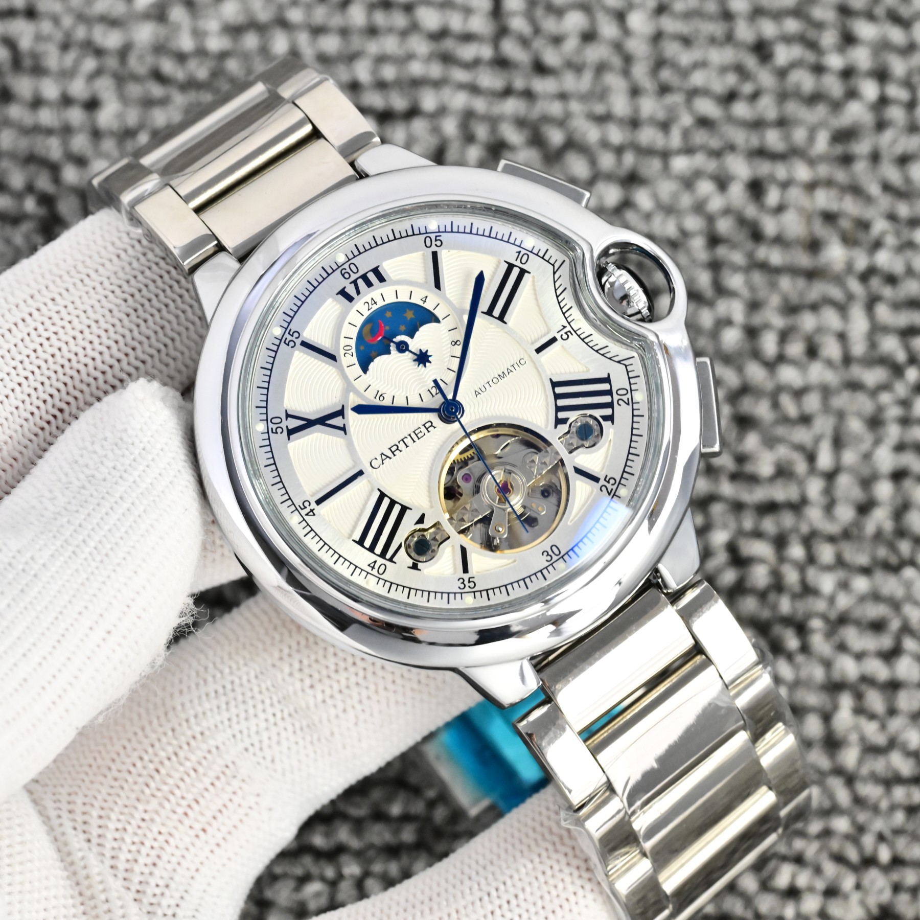 💰 皮带200  钢带➕10
卡地亚 (Cartier) 精品男士腕表，经典大飞轮设计，尊贵大气，绅士风范，卓越品质，热卖全城。
采用全自动机械机芯，316钢表壳，
进口小牛皮表带/316精钢表带
矿物质超强镜面，
尺寸42*13。