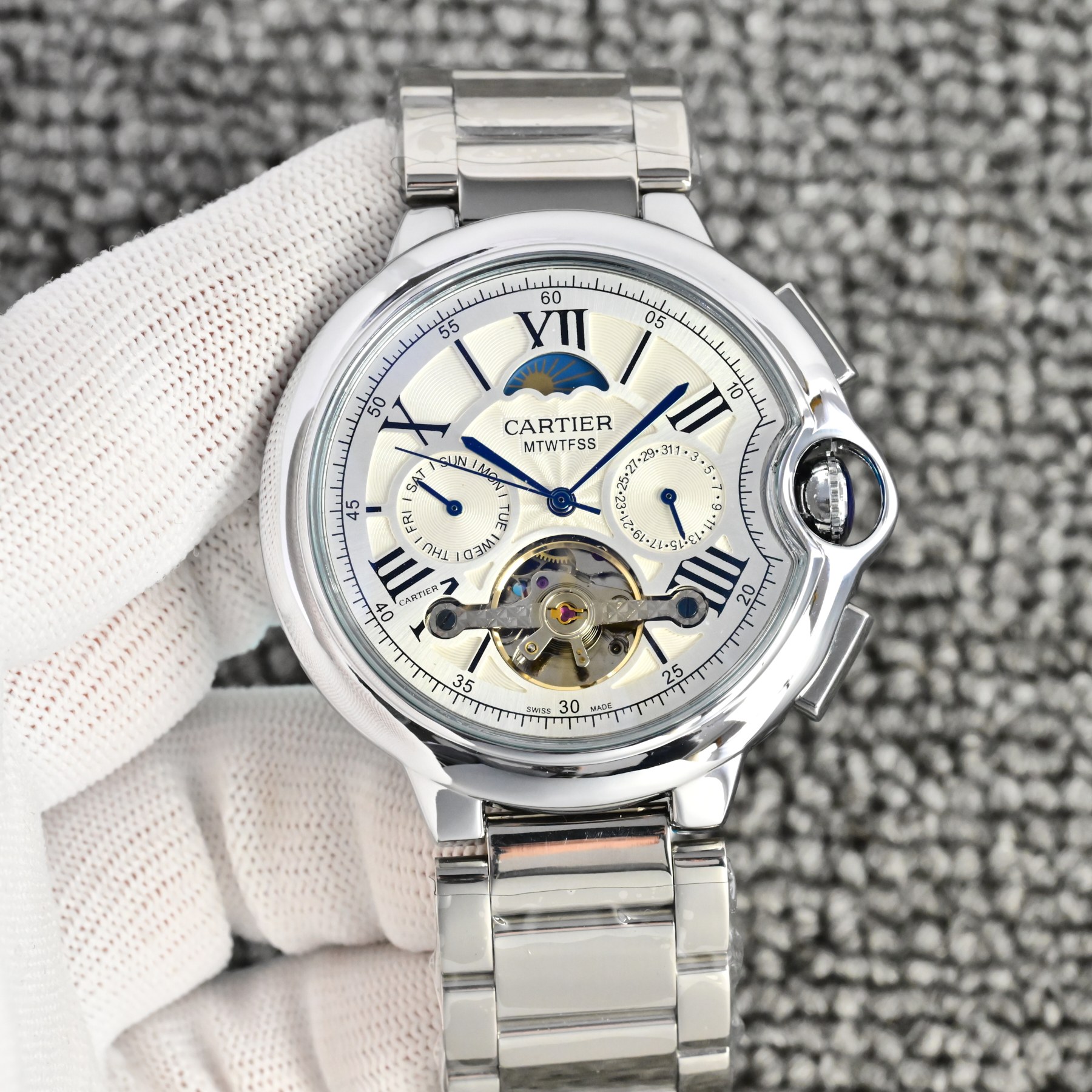 💰 皮带200  钢带➕10
卡地亚 (Cartier) 精品男士腕表，经典大飞轮设计，尊贵大气，绅士风范，卓越品质，热卖全城。
采用全自动机械机芯，316钢表壳，
进口小牛皮表带/316精钢表带
矿物质超强镜面，
尺寸42*13。