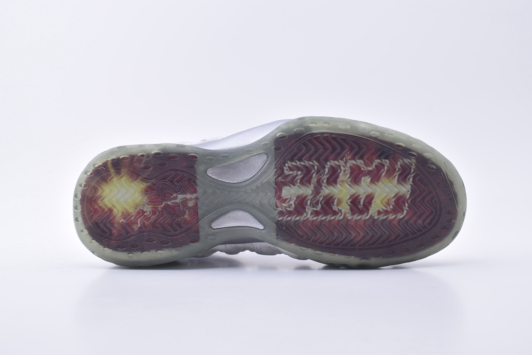 莞产顶级 Nike TEKKEN 8 x Nike Air Foamposite One Premium “Jin Kazama”“铁拳喷泡”喷泡系列篮球鞋/白灰黑 铁拳喷  HF6367-001