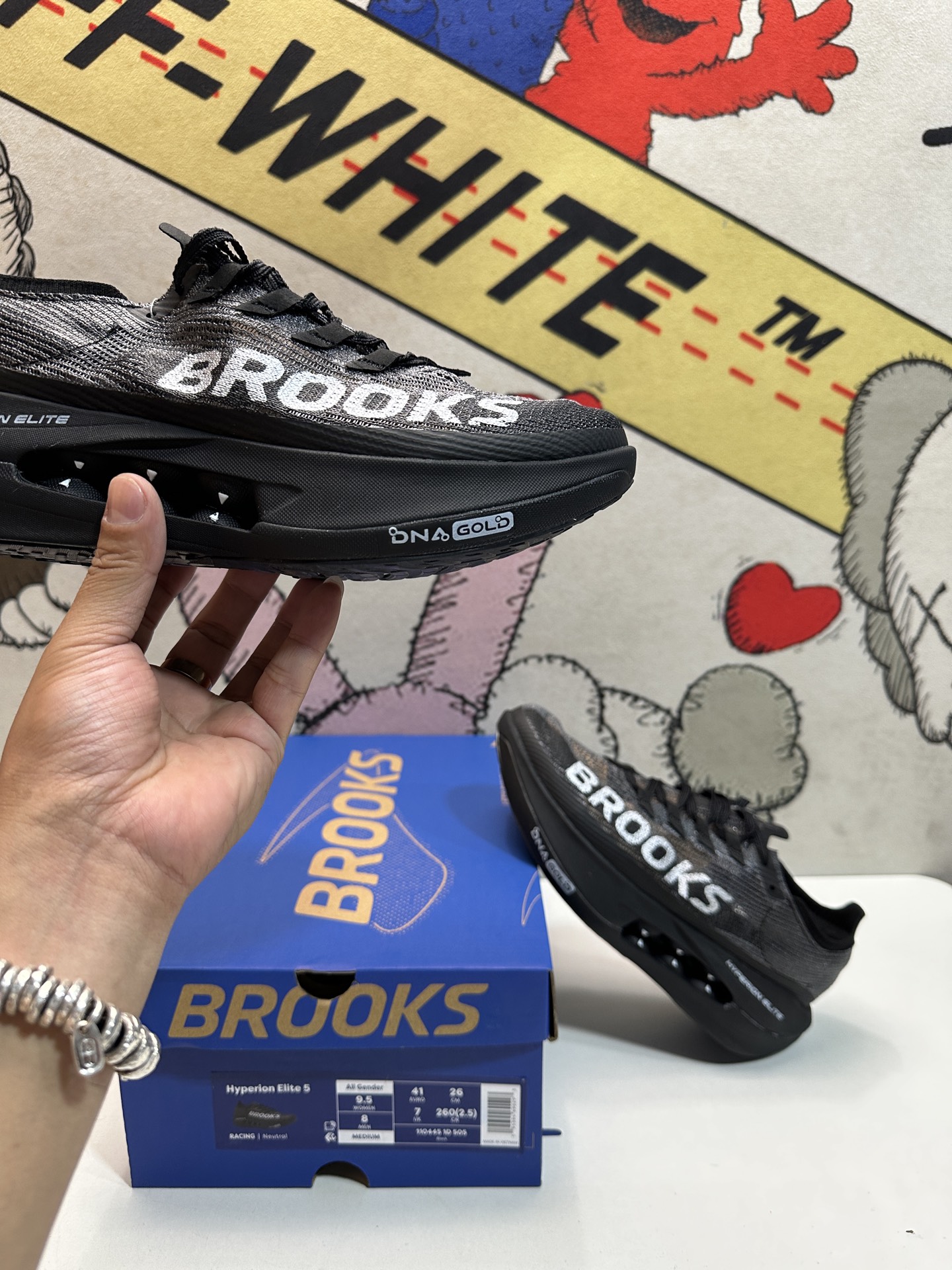 Alternative view of Sneakers 10499