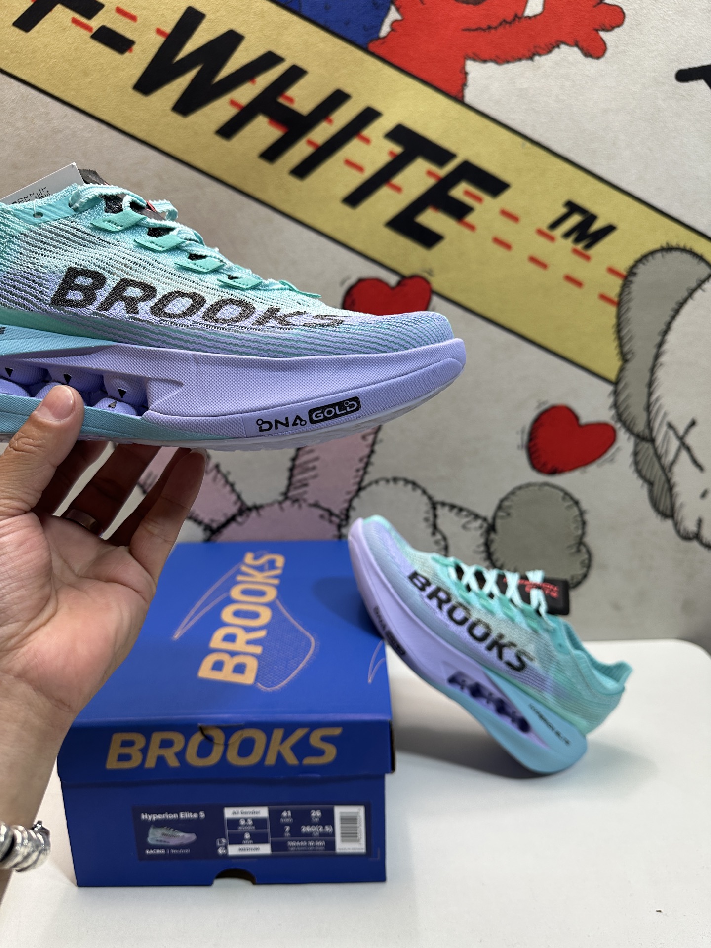 Alternative view of Sneakers 10115