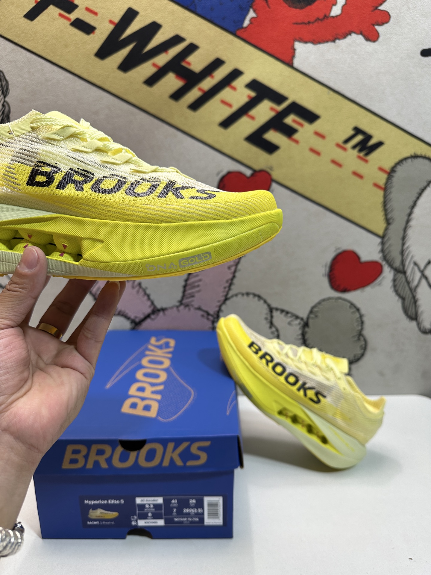 Alternative view of Sneakers 10113