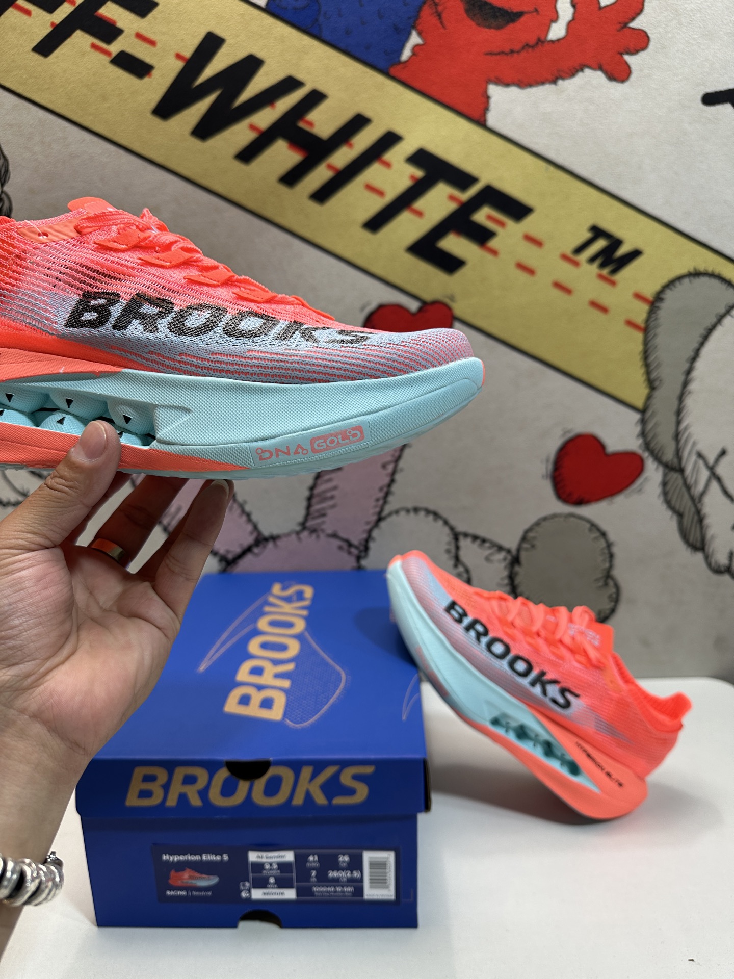 Alternative view of Sneakers 10111