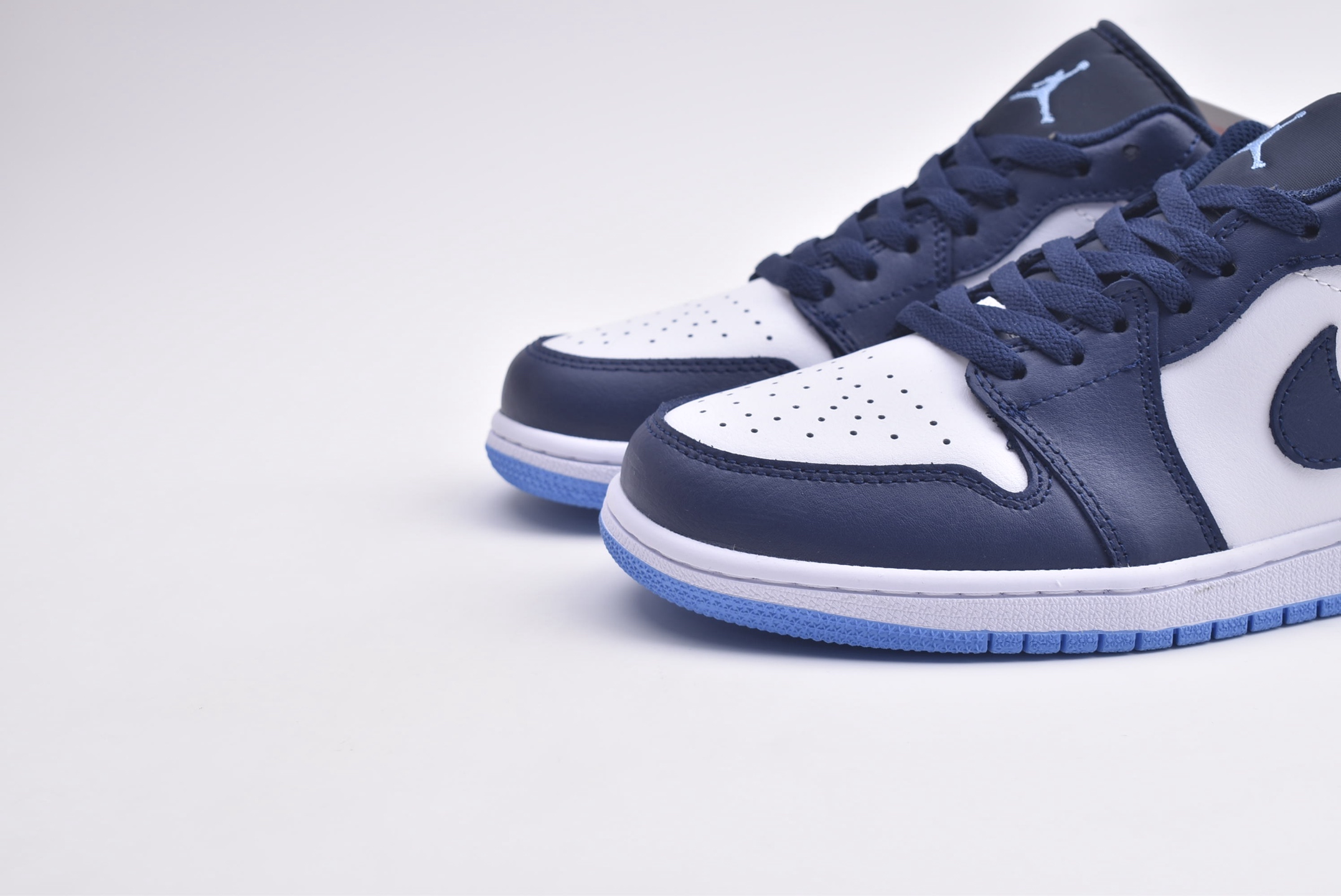 Alternative view of Sneakers 09984