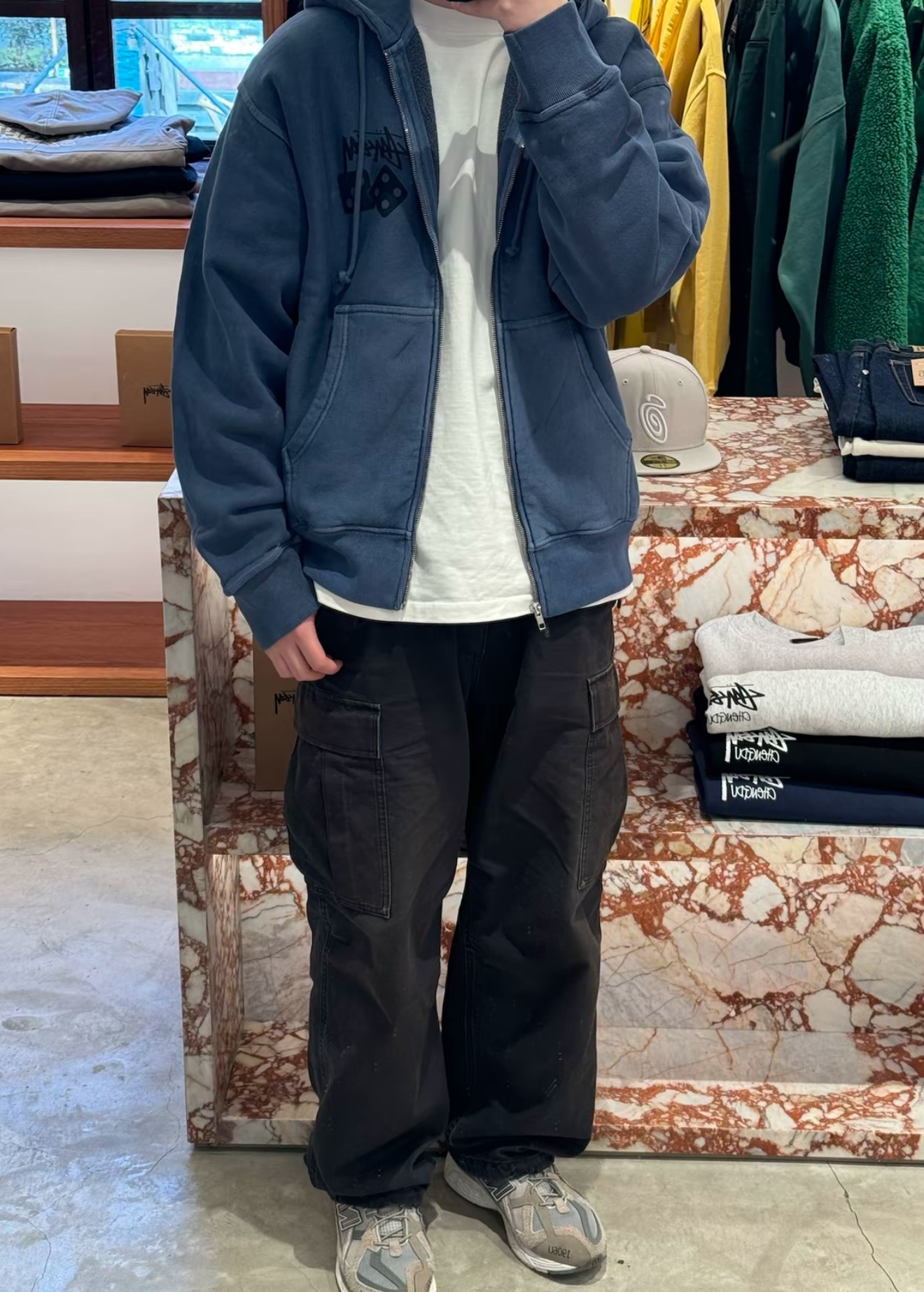 8060 💰195 (重工水洗)Stussy街头文化的象征。
将滑板服、工作服、旧校服的设计加入到斯图西的服装设计中,形成了一-种有别于原有风格的街头服装随着时间的推移,Stussy逐渐发展成为一-家全球性的时尚品牌,并与许多其他品牌和艺术家合作推出联名系列产品。
500克重磅纯棉厚实不透三标齐全吊牌原包装都和专柜一致 YKK定制拉链
折叠帽绳罗纹面料加绒领口材质正品一致印花不开裂不掉色 不缩水形
成衣染色+成衣水洗工艺。
STUSSY骰子三色拉链连帽卫衣
黑灰,蓝色,紫色
S(胸围58 衣长69 袖长63)
M(胸围60 衣长71 袖长64)
L(胸围62 衣长73 袖长65)
XL(胸围64 衣长75 袖长66)
建议175cm及以下80-140斤S
175-180cm,140-160斤M
180-185cm,160-180斤L
185-190cm,180-200斤XL