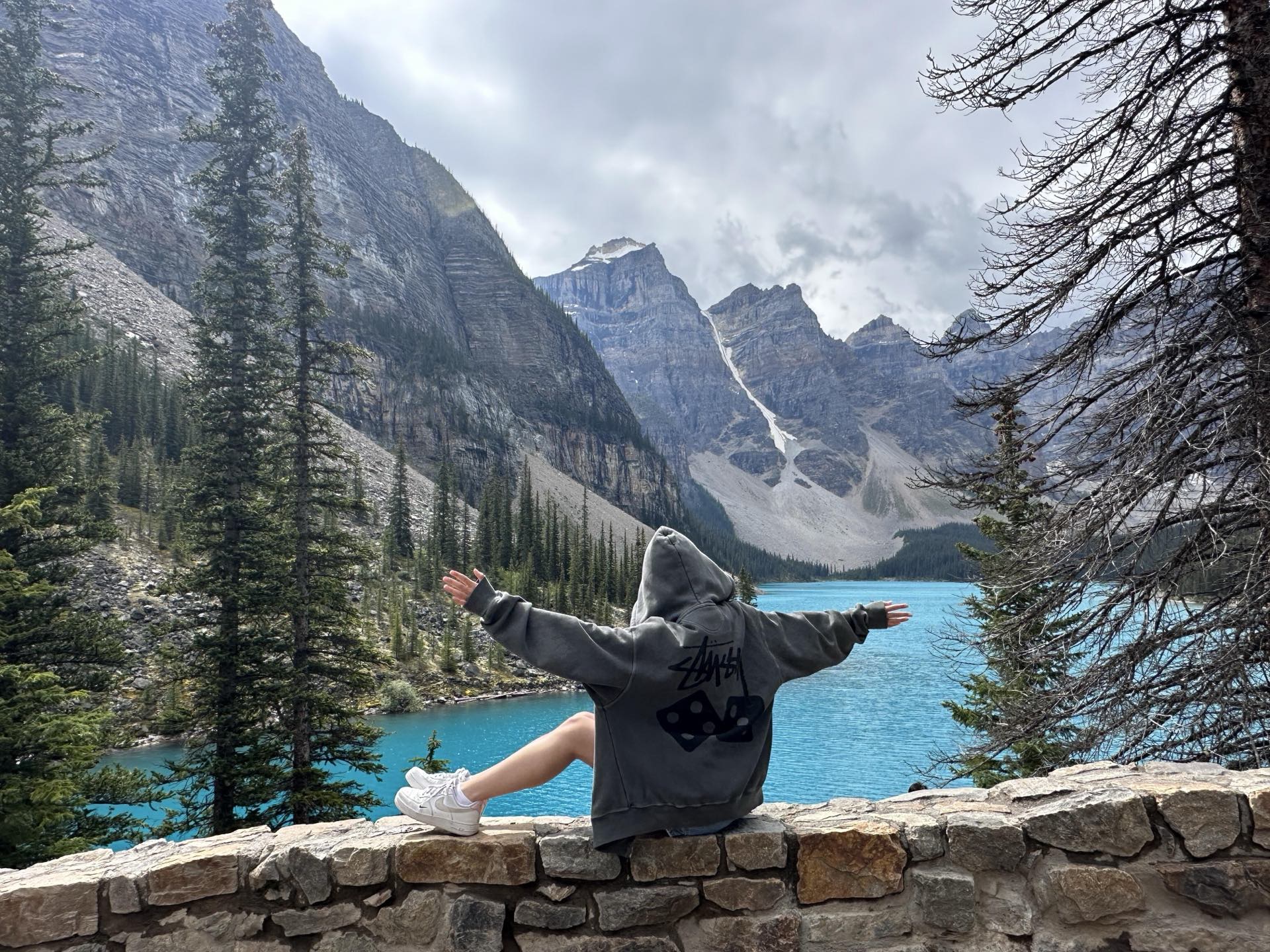 8060 💰195 (重工水洗)Stussy街头文化的象征。
将滑板服、工作服、旧校服的设计加入到斯图西的服装设计中,形成了一-种有别于原有风格的街头服装随着时间的推移,Stussy逐渐发展成为一-家全球性的时尚品牌,并与许多其他品牌和艺术家合作推出联名系列产品。
500克重磅纯棉厚实不透三标齐全吊牌原包装都和专柜一致 YKK定制拉链
折叠帽绳罗纹面料加绒领口材质正品一致印花不开裂不掉色 不缩水形
成衣染色+成衣水洗工艺。
STUSSY骰子三色拉链连帽卫衣
黑灰,蓝色,紫色
S(胸围58 衣长69 袖长63)
M(胸围60 衣长71 袖长64)
L(胸围62 衣长73 袖长65)
XL(胸围64 衣长75 袖长66)
建议175cm及以下80-140斤S
175-180cm,140-160斤M
180-185cm,160-180斤L
185-190cm,180-200斤XL