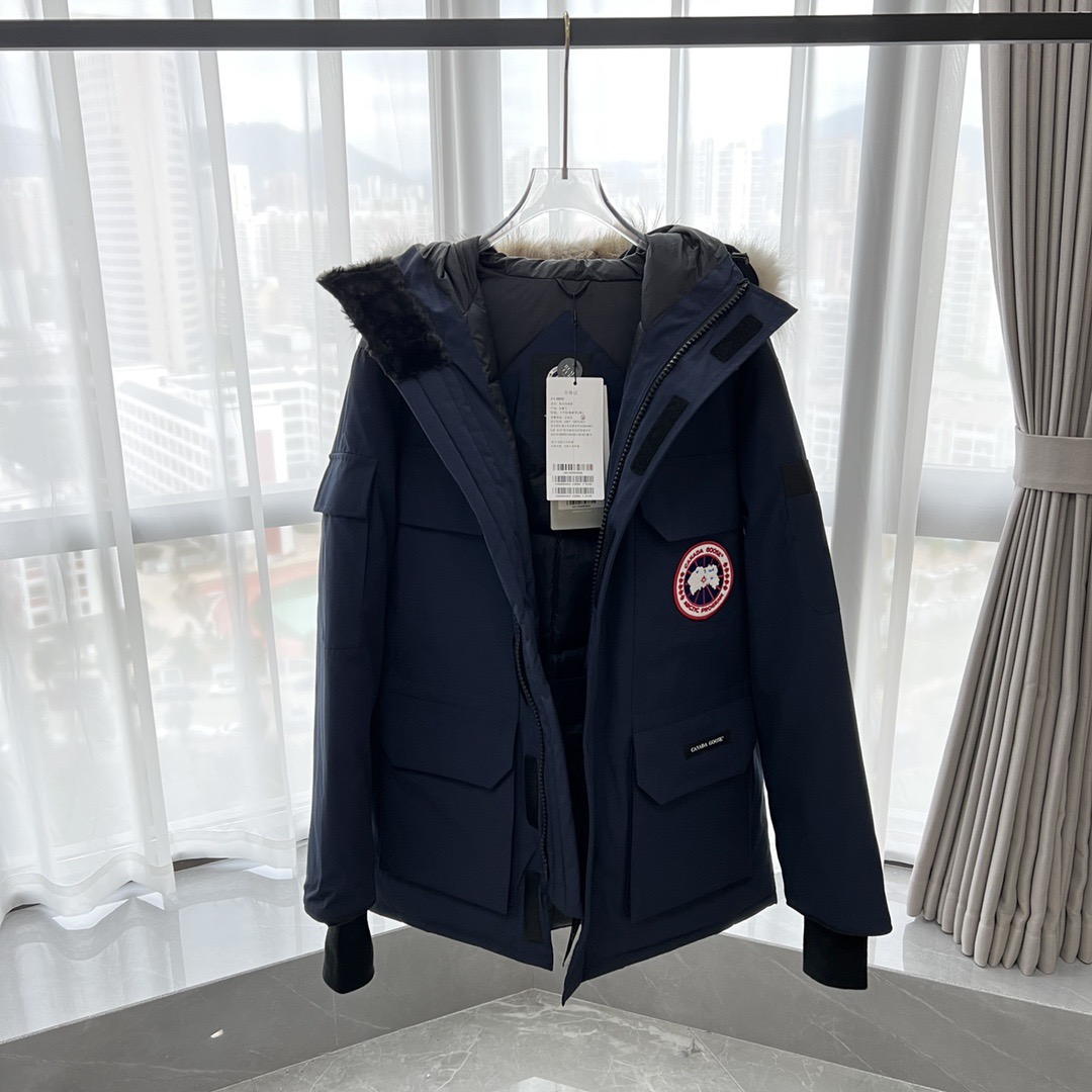 7999 P680 CANADA鹅 08款 Expedition 派克大衣 4660M
配色:黑色,米白色,粉(没有xL XXL),,藏青色,石墨灰红标,石墨灰黑标!6色
尺码:XS,S,M,L,XL,XXL
材料
1进口Y字型魔术贴。
2 18支涤棉混纺面料。
3 国标80白鸭绒。
4 狼毛。
尺码表和推荐尺码在最后一张图