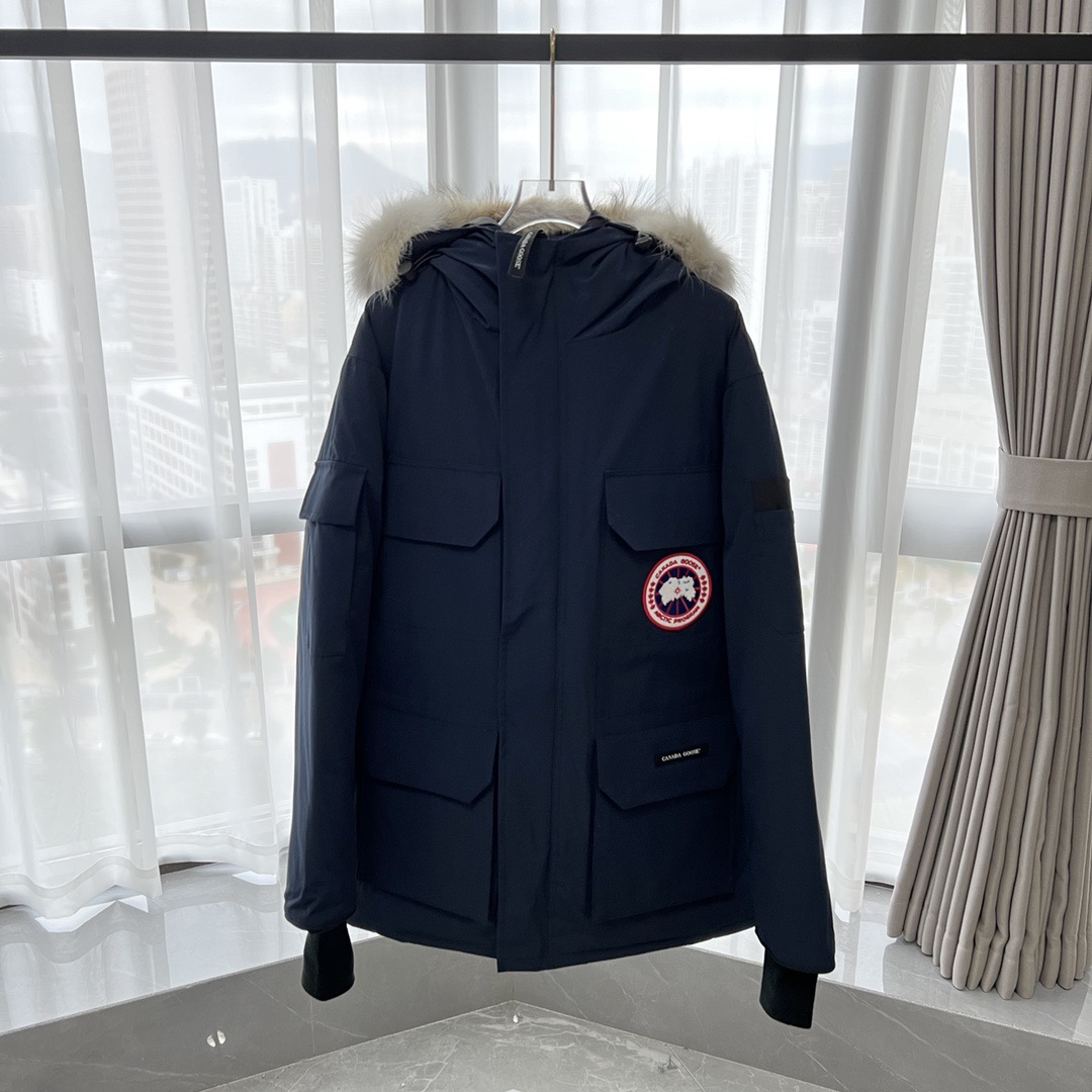 7999 P680 CANADA鹅 08款 Expedition 派克大衣 4660M
配色:黑色,米白色,粉(没有xL XXL),,藏青色,石墨灰红标,石墨灰黑标!6色
尺码:XS,S,M,L,XL,XXL
材料
1进口Y字型魔术贴。
2 18支涤棉混纺面料。
3 国标80白鸭绒。
4 狼毛。
尺码表和推荐尺码在最后一张图