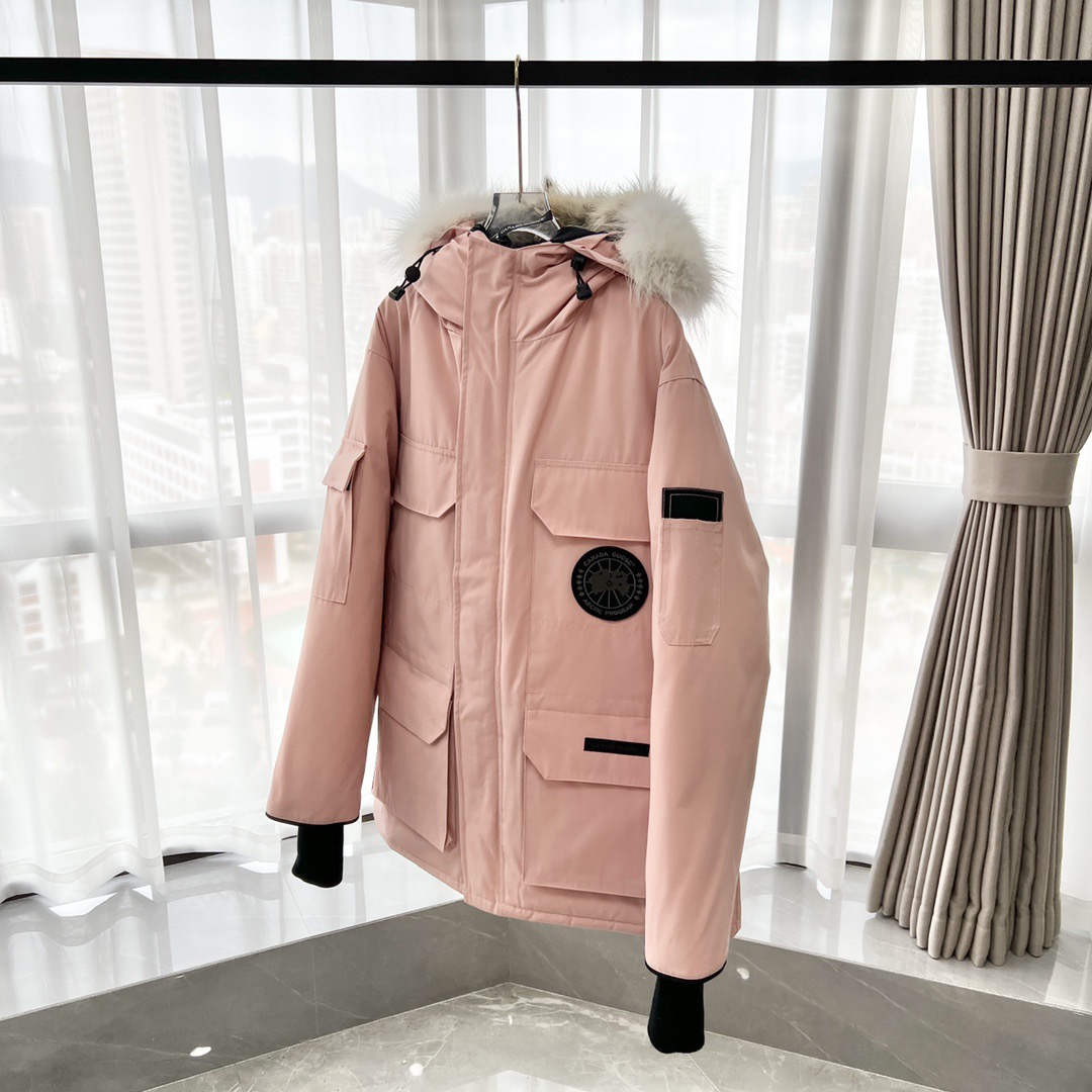 7999 P680 CANADA鹅 08款 Expedition 派克大衣 4660M
配色:黑色,米白色,粉(没有xL XXL),,藏青色,石墨灰红标,石墨灰黑标!6色
尺码:XS,S,M,L,XL,XXL
材料
1进口Y字型魔术贴。
2 18支涤棉混纺面料。
3 国标80白鸭绒。
4 狼毛。
尺码表和推荐尺码在最后一张图