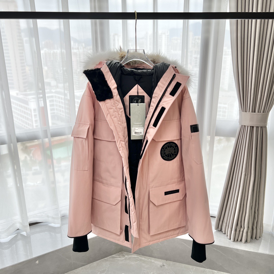 7999 P680 CANADA鹅 08款 Expedition 派克大衣 4660M
配色:黑色,米白色,粉(没有xL XXL),,藏青色,石墨灰红标,石墨灰黑标!6色
尺码:XS,S,M,L,XL,XXL
材料
1进口Y字型魔术贴。
2 18支涤棉混纺面料。
3 国标80白鸭绒。
4 狼毛。
尺码表和推荐尺码在最后一张图