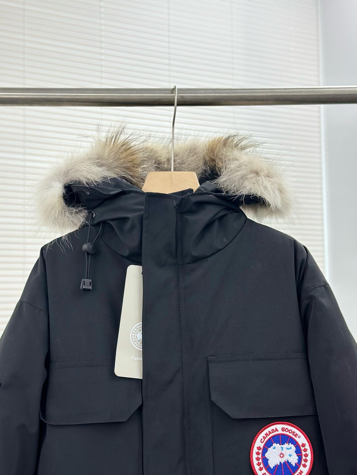 7999 P680 CANADA鹅 08款 Expedition 派克大衣 4660M
配色:黑色,米白色,粉(没有xL XXL),,藏青色,石墨灰红标,石墨灰黑标!6色
尺码:XS,S,M,L,XL,XXL
材料
1进口Y字型魔术贴。
2 18支涤棉混纺面料。
3 国标80白鸭绒。
4 狼毛。
尺码表和推荐尺码在最后一张图