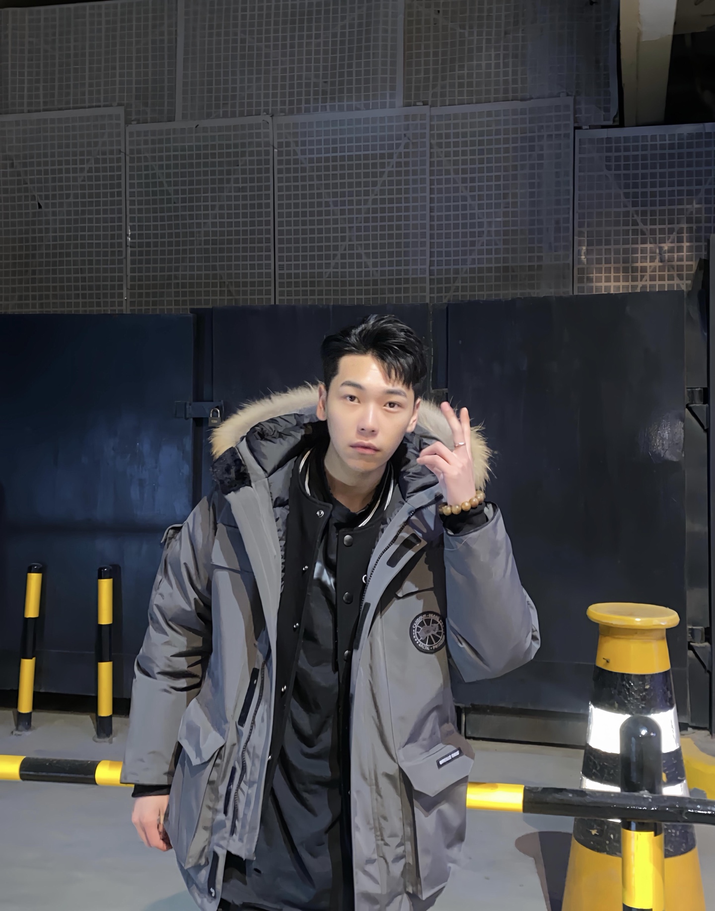 7999 P680 CANADA鹅 08款 Expedition 派克大衣 4660M
配色:黑色,米白色,粉(没有xL XXL),,藏青色,石墨灰红标,石墨灰黑标!6色
尺码:XS,S,M,L,XL,XXL
材料
1进口Y字型魔术贴。
2 18支涤棉混纺面料。
3 国标80白鸭绒。
4 狼毛。
尺码表和推荐尺码在最后一张图