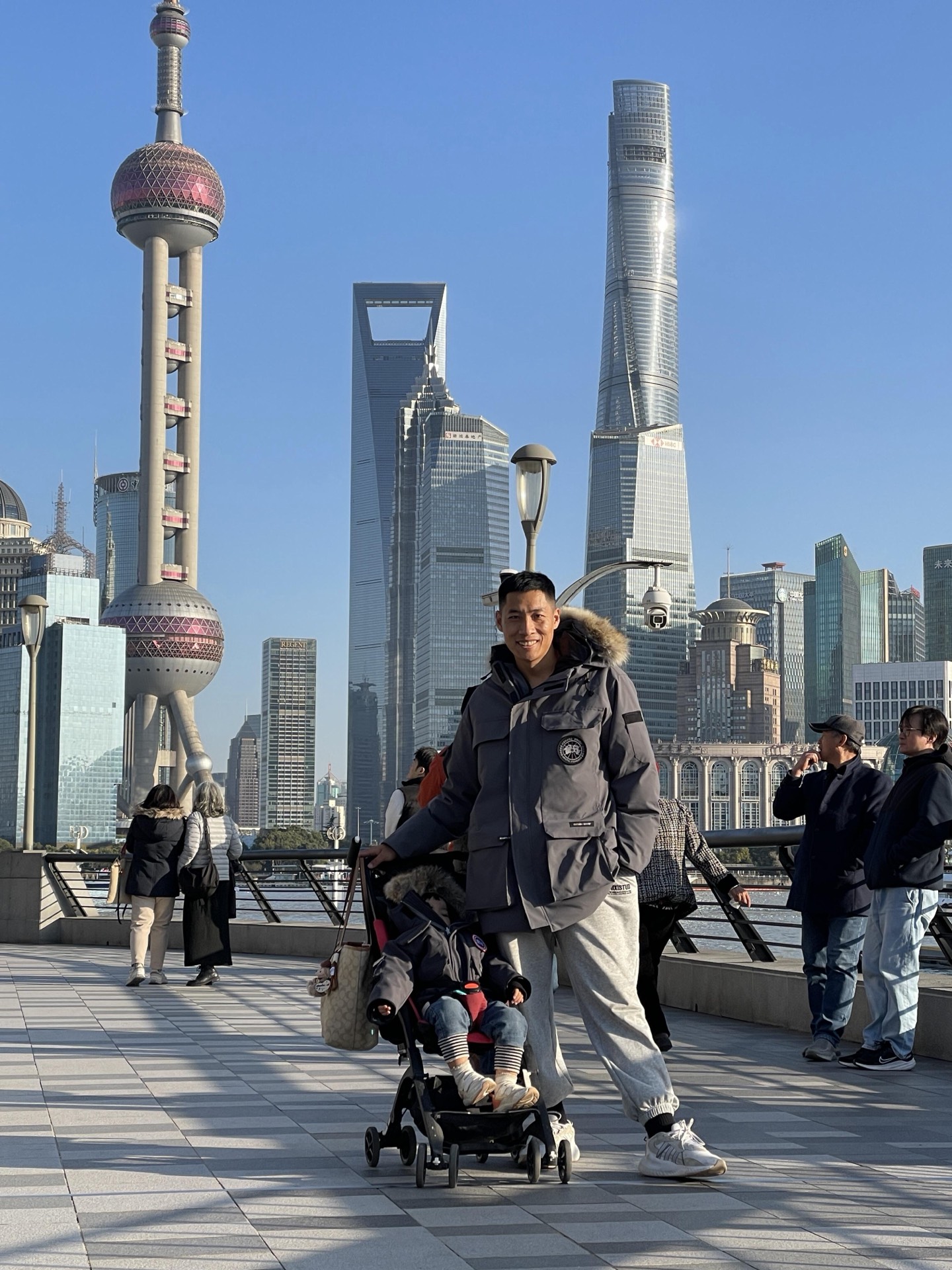 7999 P680 CANADA鹅 08款 Expedition 派克大衣 4660M
配色:黑色,米白色,粉(没有xL XXL),,藏青色,石墨灰红标,石墨灰黑标!6色
尺码:XS,S,M,L,XL,XXL
材料
1进口Y字型魔术贴。
2 18支涤棉混纺面料。
3 国标80白鸭绒。
4 狼毛。
尺码表和推荐尺码在最后一张图