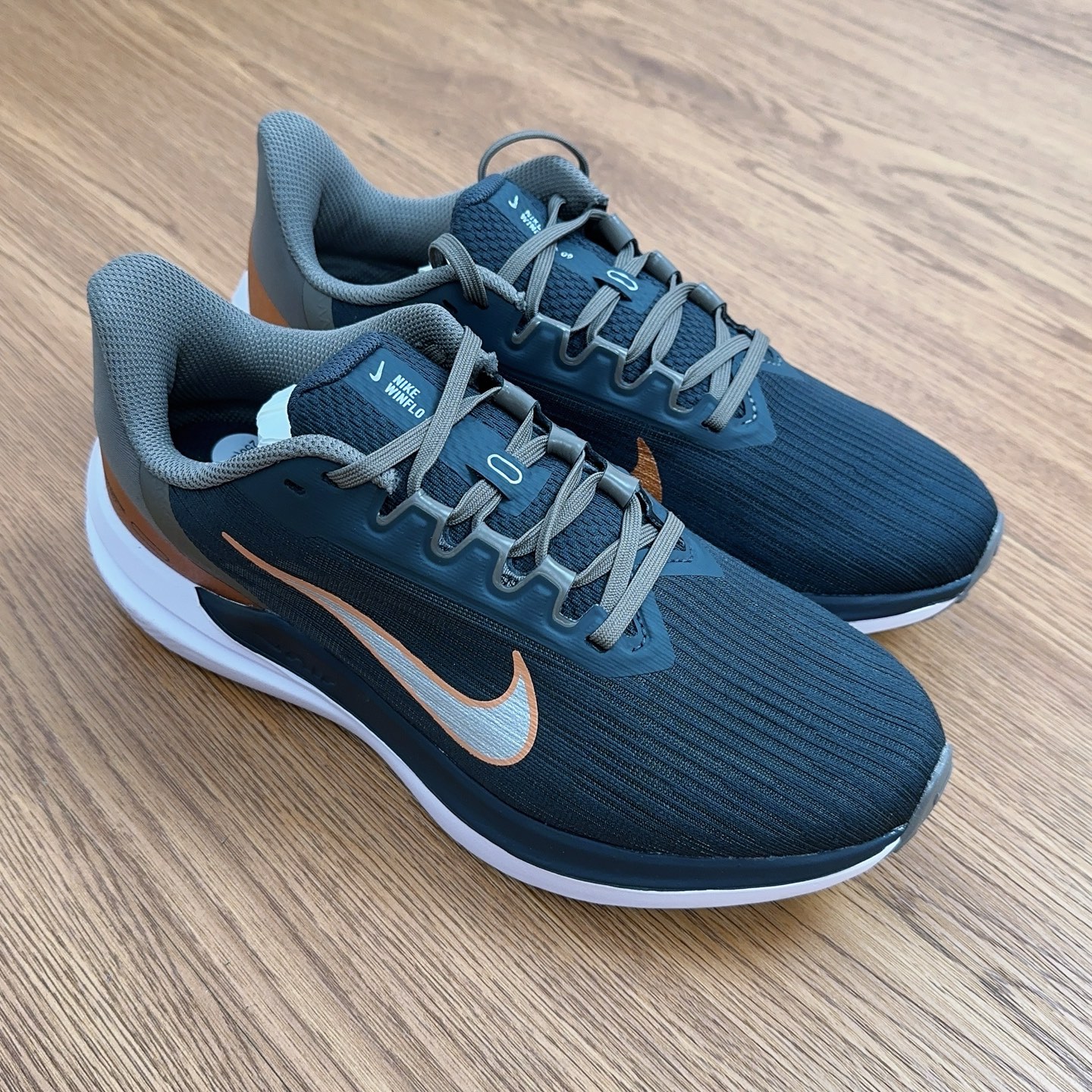 Nike Winflo V9 Running Shoes with Zoom Air Cushioning for Men and Women 2 i1753903623262 4084 0 0
