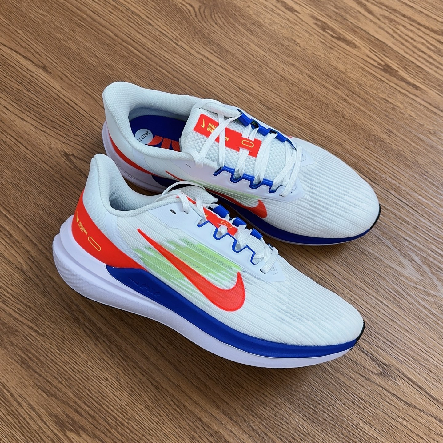 Nike Winflo V9 Running Shoes with Zoom Air Cushioning for Men and Women 6 i1753903623262 4796 0 4