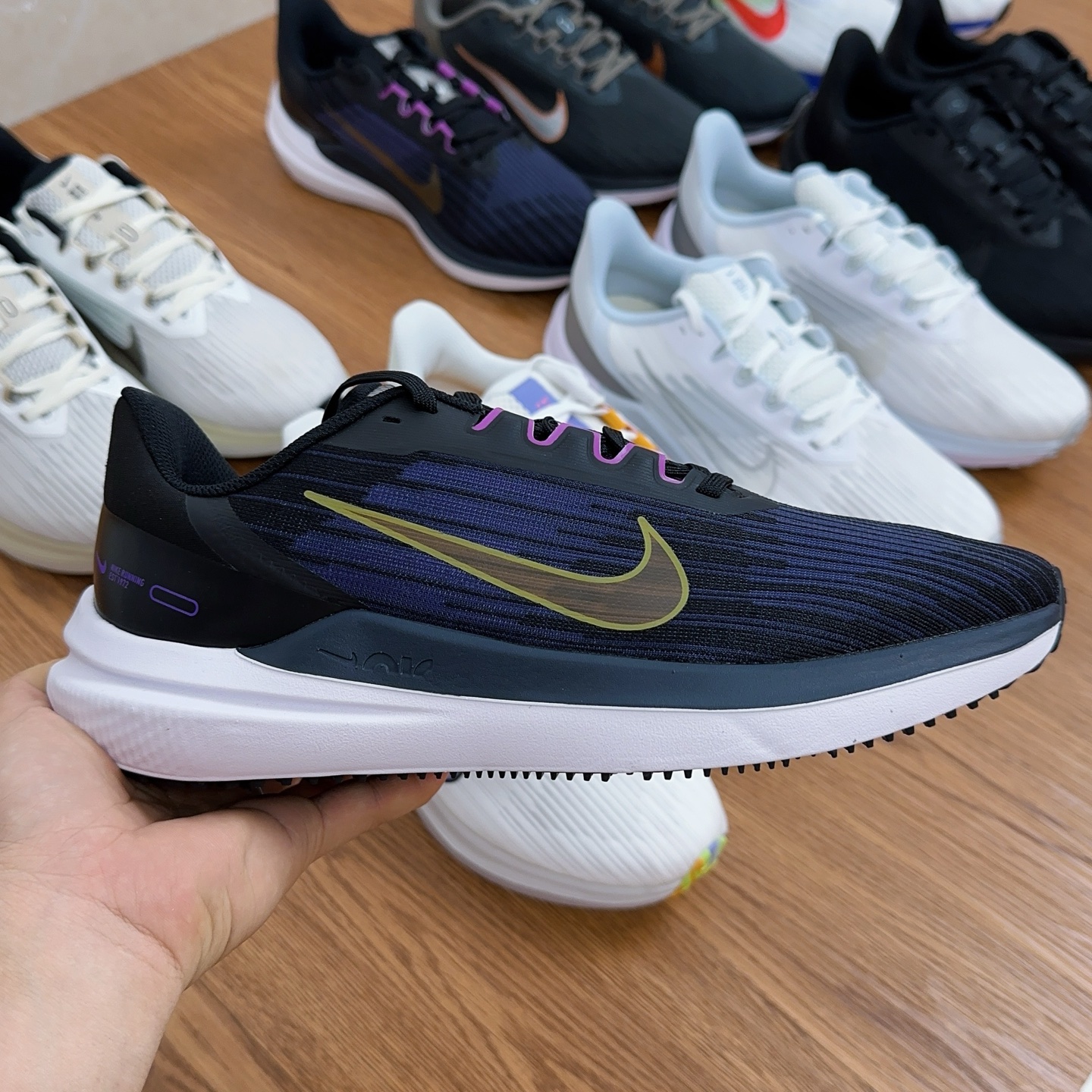 Nike Winflo V9 Running Shoes with Zoom Air Cushioning for Men and Women 7 i1753903623262 4855 0 8