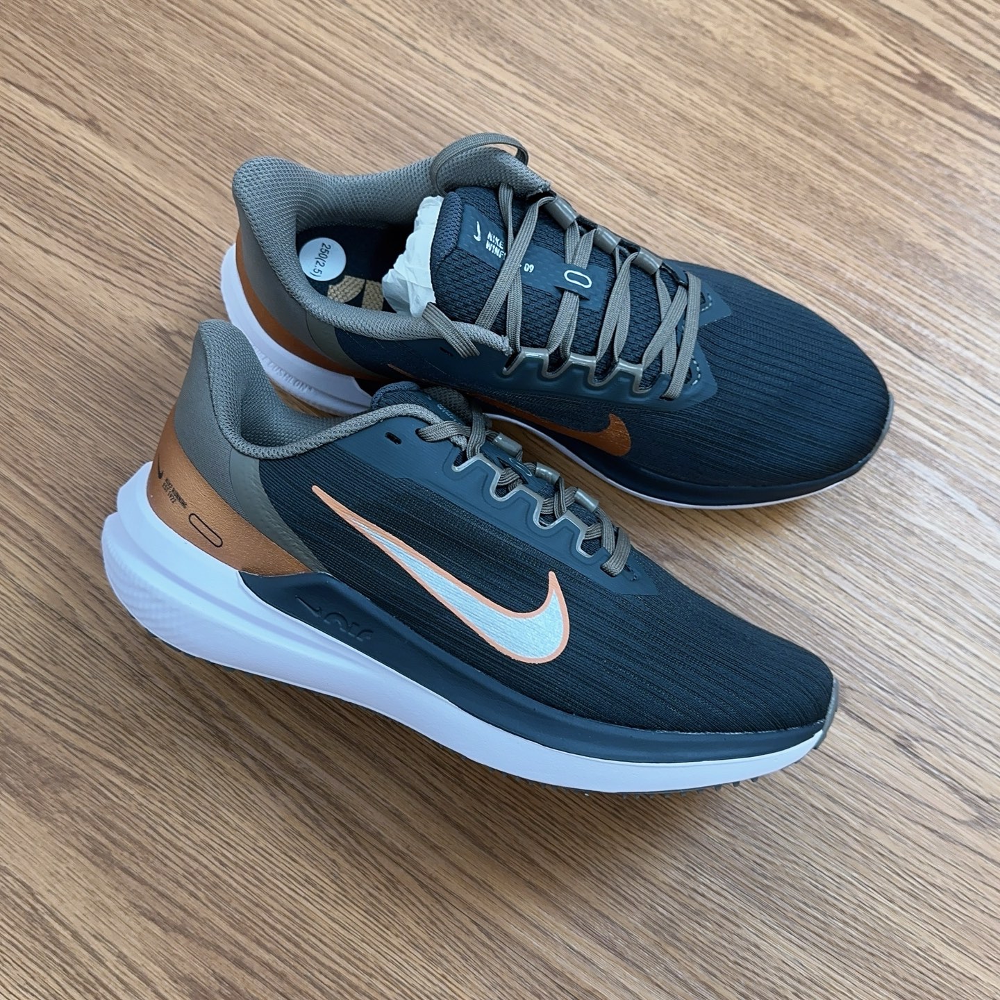 Nike Winflo V9 Running Shoes with Zoom Air Cushioning for Men and Women 3 i1753903623262 5844 0 1