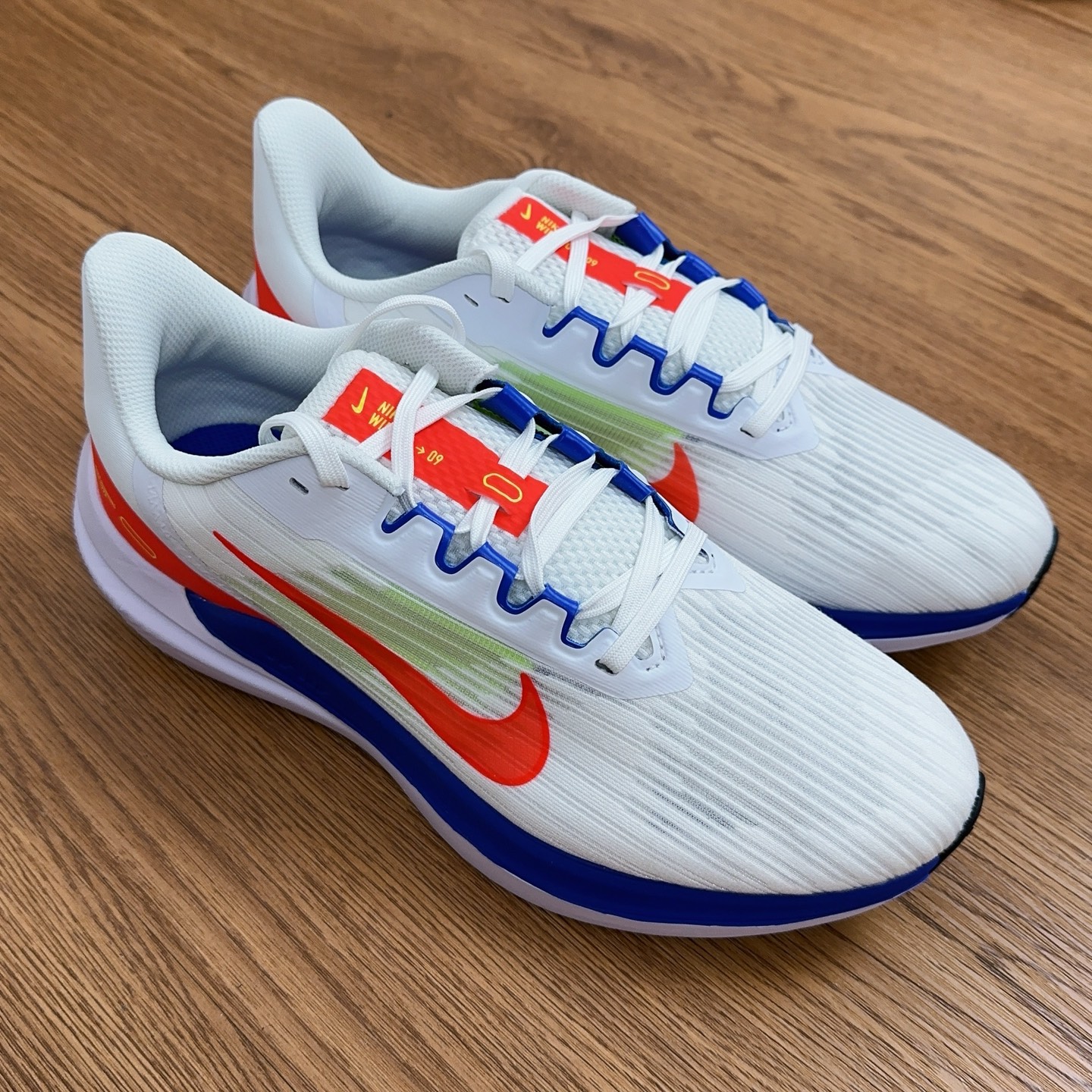 Nike Winflo V9 Running Shoes with Zoom Air Cushioning for Men and Women 5 i1753903624553 9818 0 3