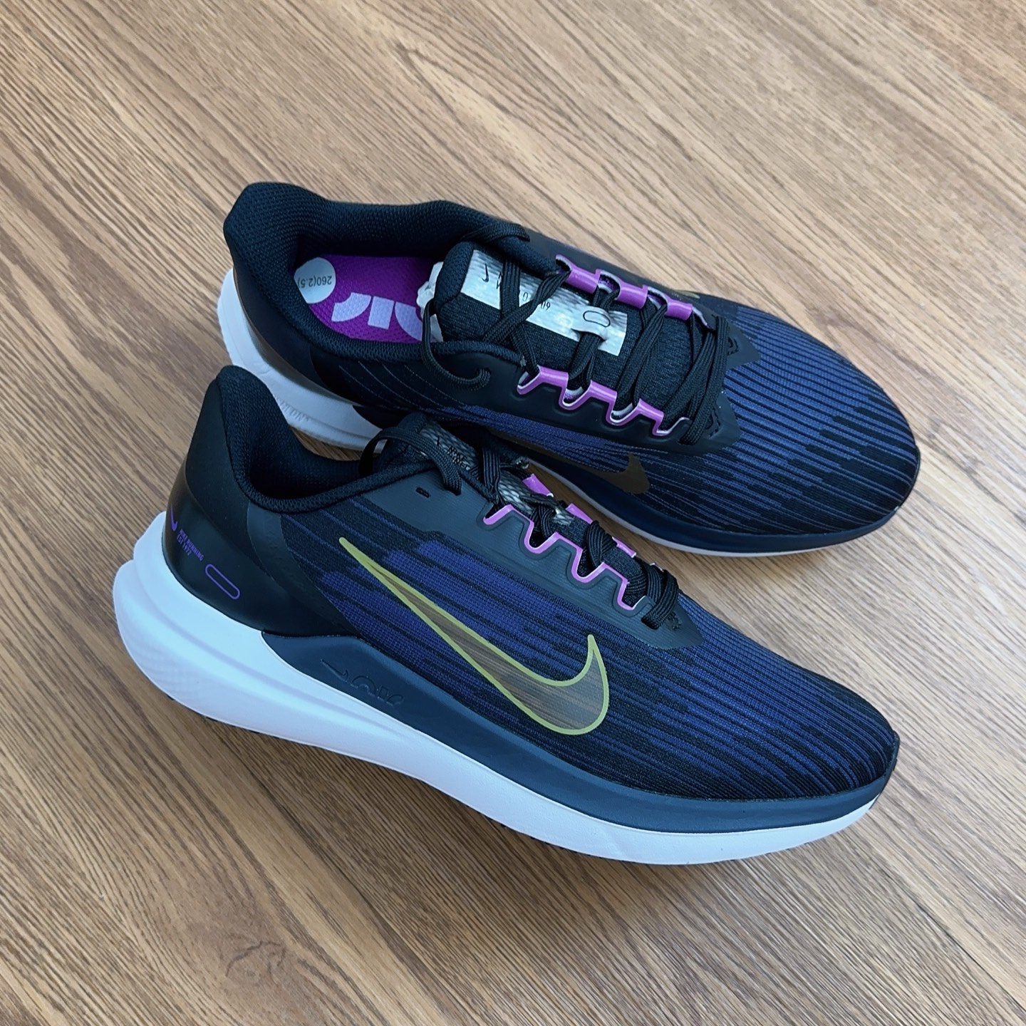 Nike Winflo V9 Running Shoes with Zoom Air Cushioning for Men and Women 9 i1753903624585 3716 0 7