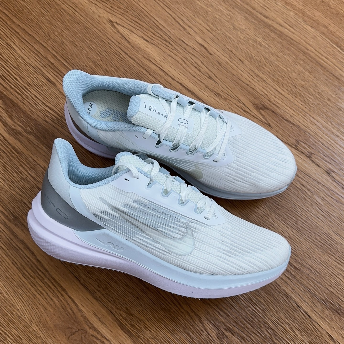 Nike Winflo V9 Running Shoes with Zoom Air Cushioning - Top Quality Comfort 9 i1753903936310 424 0 8