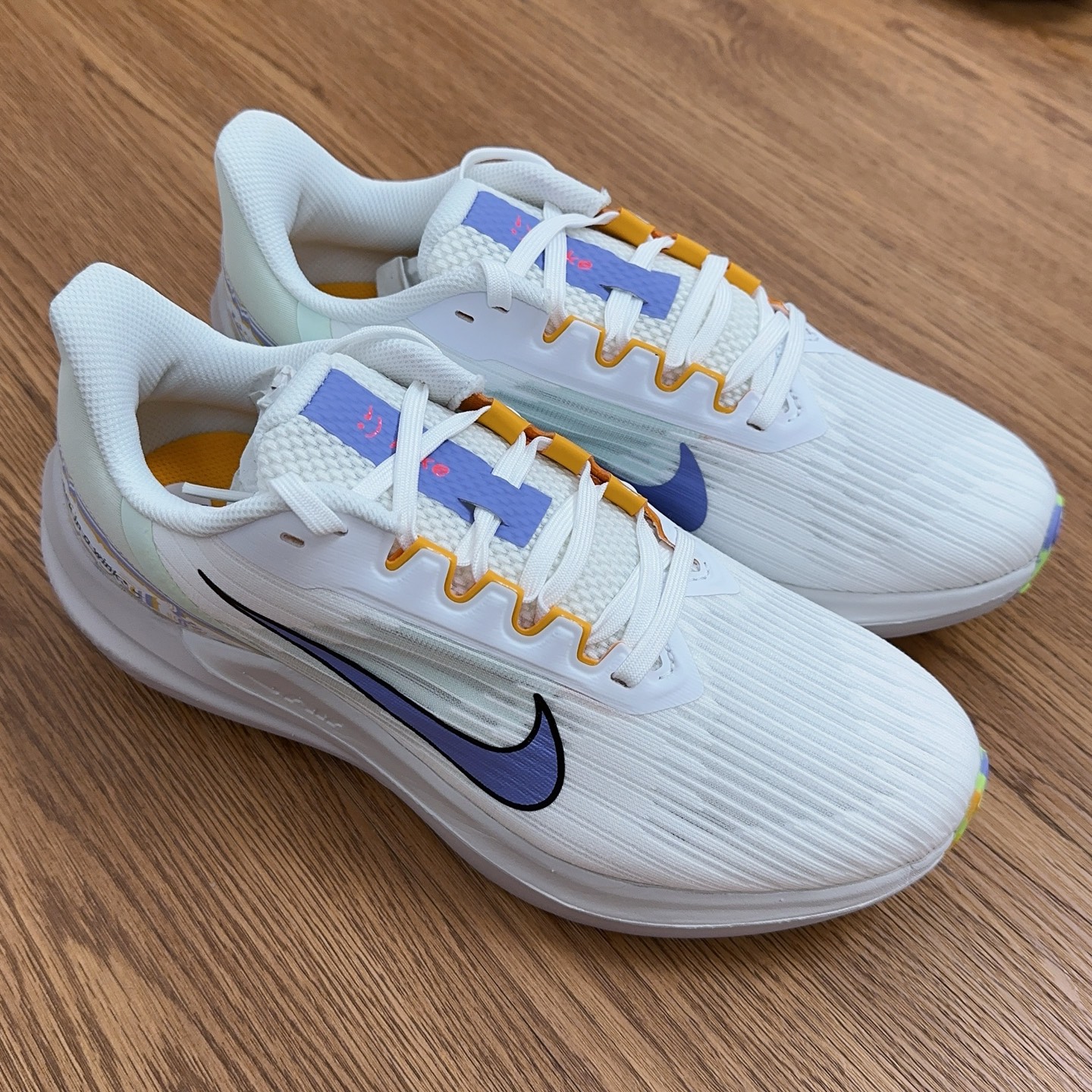 Nike Winflo V9 Running Shoes with Zoom Air Cushioning - White/Purple 2 i1753904276371 1694 0 1