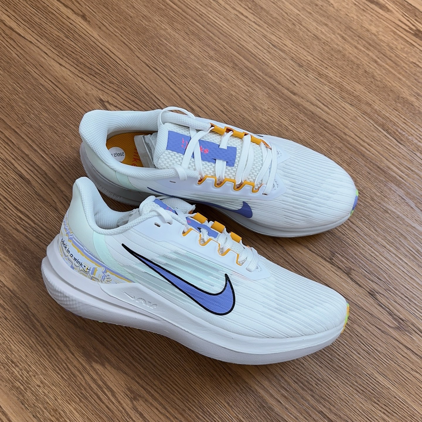 Nike Winflo V9 Running Shoes with Zoom Air Cushioning - White/Purple 3 i1753904276380 5900 0 2