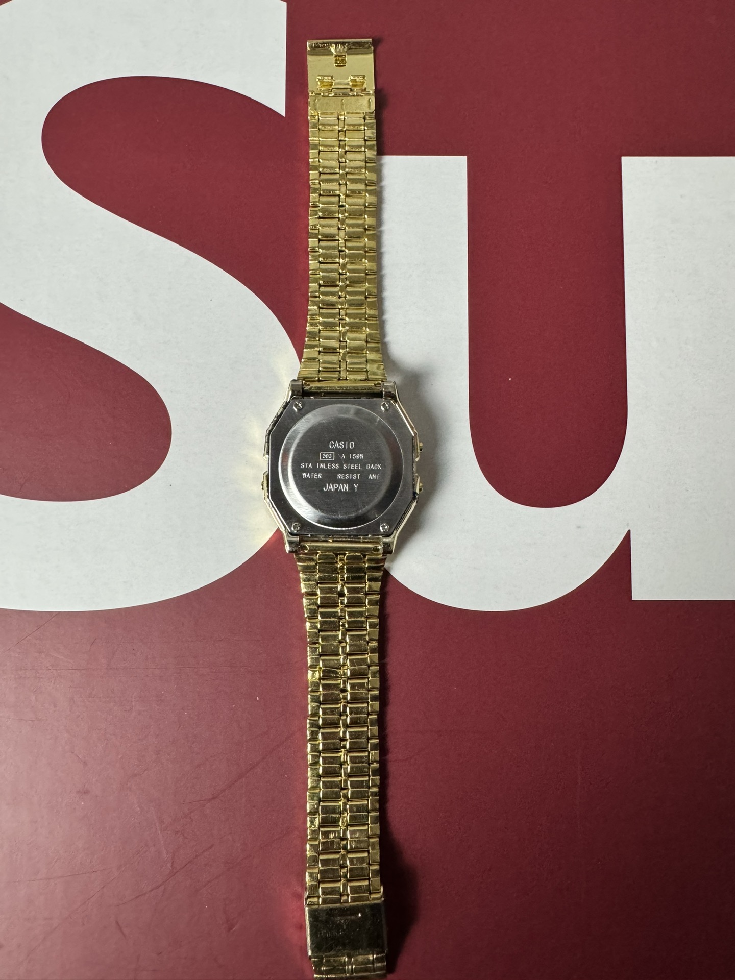 供货价:15💰『卡西欧金表』引流必备款
铁盒+5
【卡西欧金色方表】CASIO 卡西欧系列 数码系列复古小方块小金块电池石英电子手表钢带  AE-1200WHD-1A。