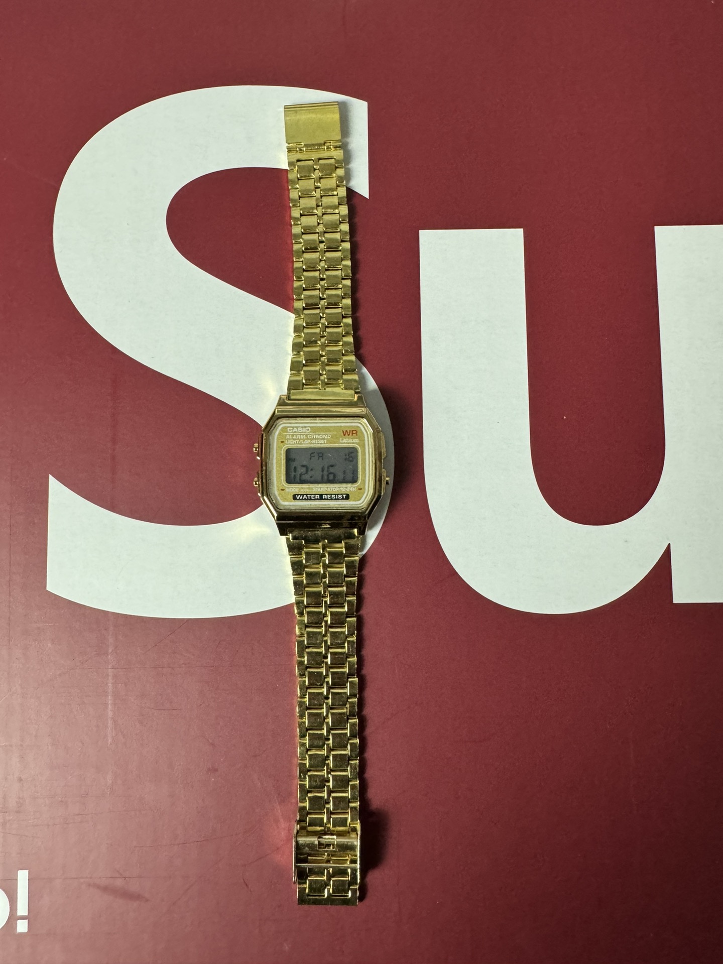供货价:15💰『卡西欧金表』引流必备款
铁盒+5
【卡西欧金色方表】CASIO 卡西欧系列 数码系列复古小方块小金块电池石英电子手表钢带  AE-1200WHD-1A。
