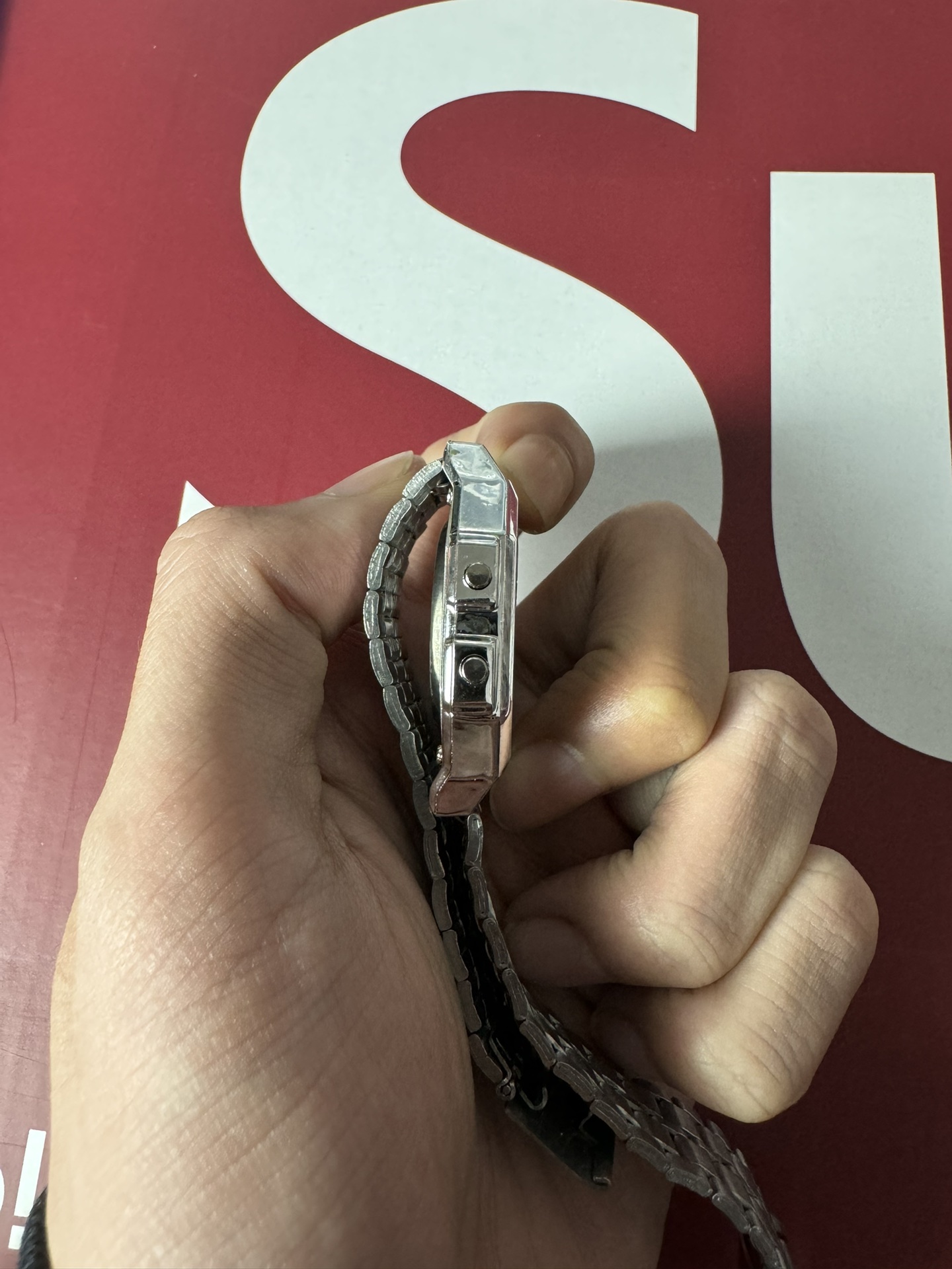 供货价:14💰『卡西欧银表』引流必备款
铁盒+5
【卡西欧银色方表】CASIO 卡西欧系列 数码系列复古小方块小银块电池石英电子手表钢带  AE-1200WHD-1A。
