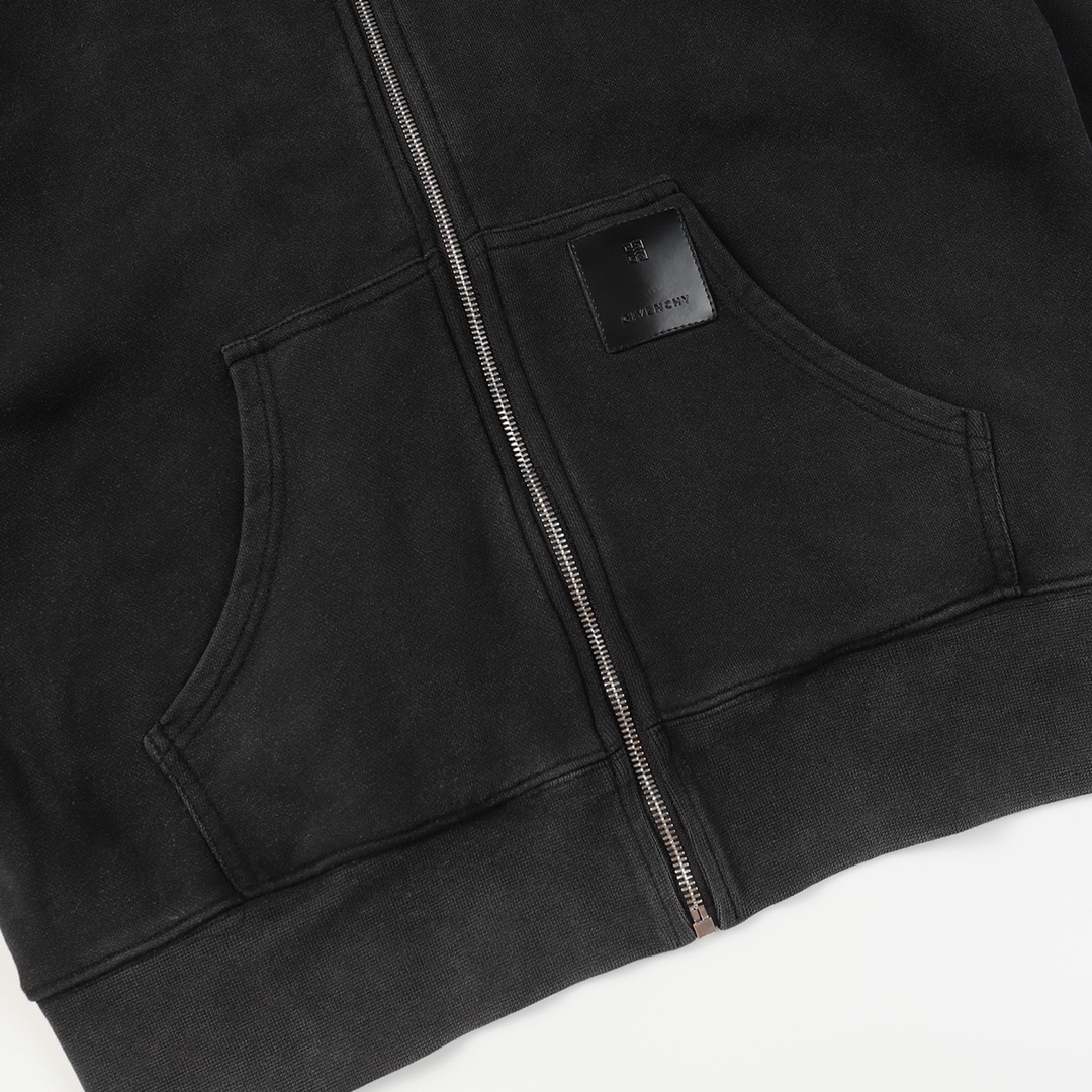 Givenchy’s Classic CJCR L12 Nylon Bags in Black, Sizes XS-L. - 图片 7