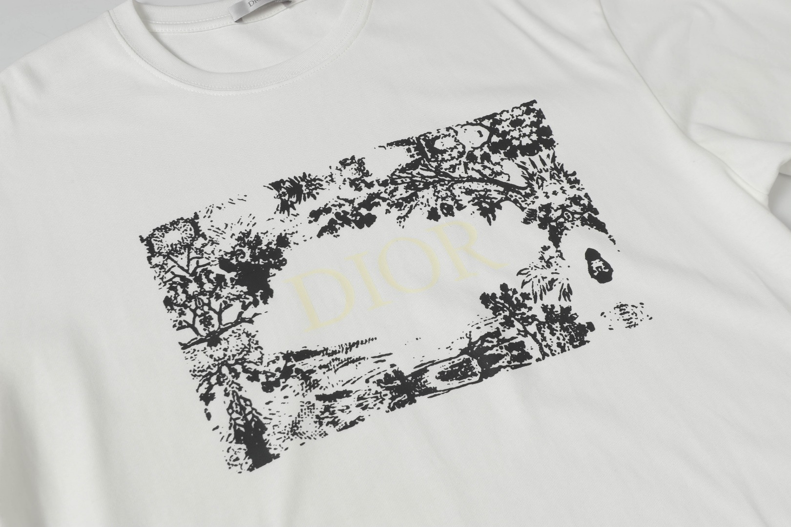 Dior Dior 迪奥 星空系列字母印花不需要所谓烂大街的华丽文案 主打品质