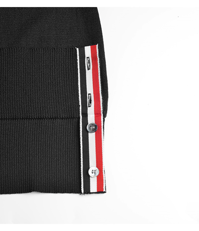 P115 THOM BROWNE  独家色系
TB针织羊毛混纺冰丝手感polo衫半袖四条杠条纹夏季经典款
毛料高支薄款透气舒适高柔软度 袖口下摆纹路清晰 高清还原细节
采用定织羊毛混纺高支混纺而成  生产采用进口针织设备织成 针距细密 走线整齐 
毛料不起球不掉色  开叉处采用贝壳扣
意大利制造高品质版本 

发货三标齐 +男女同款
尺码：01234
颜色：白色黑色浅灰
