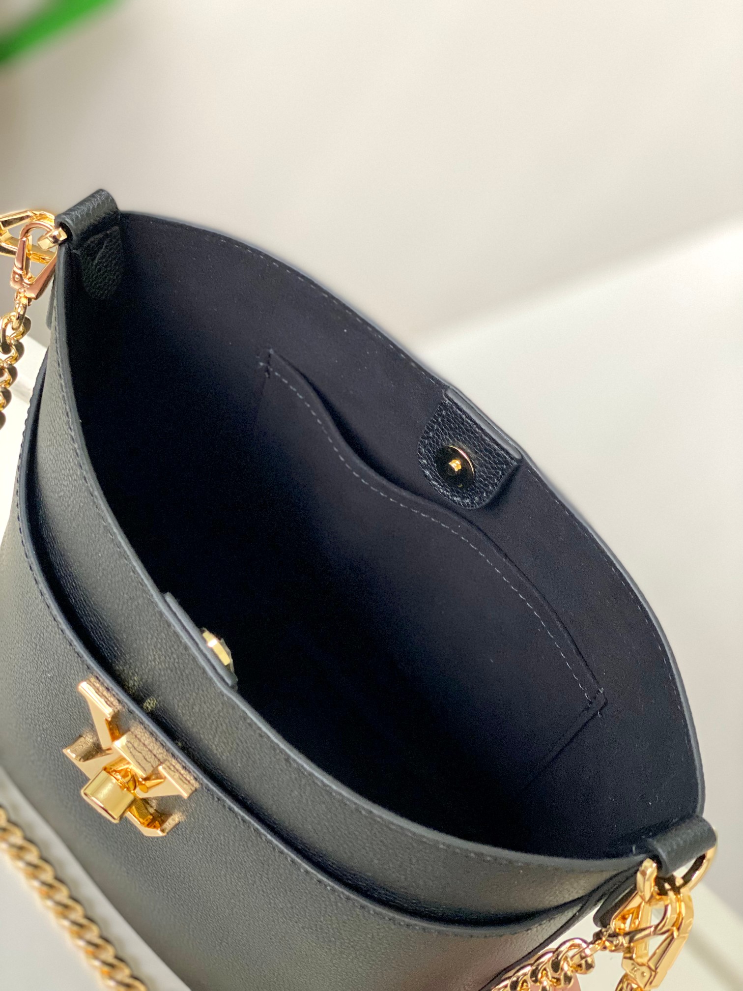 【海原外‬单 独实家‬拍】全皮水桶包链条包系列 Lock and Walk手袋 M24006黑色 M24