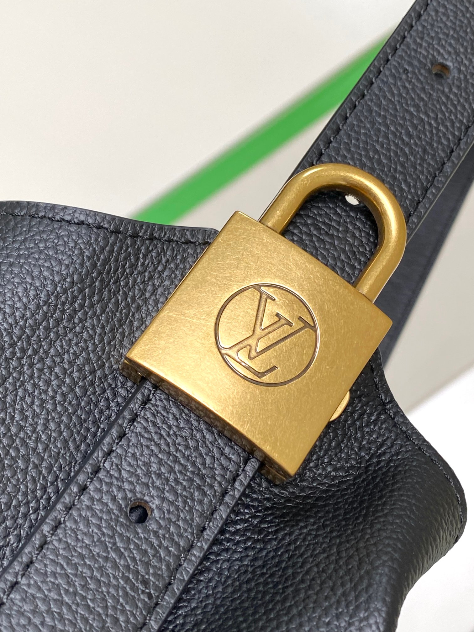【海原外‬单 独实家‬拍 动态芯片】【Low Key Hobo 中号手袋】M24856 黑色 m2497