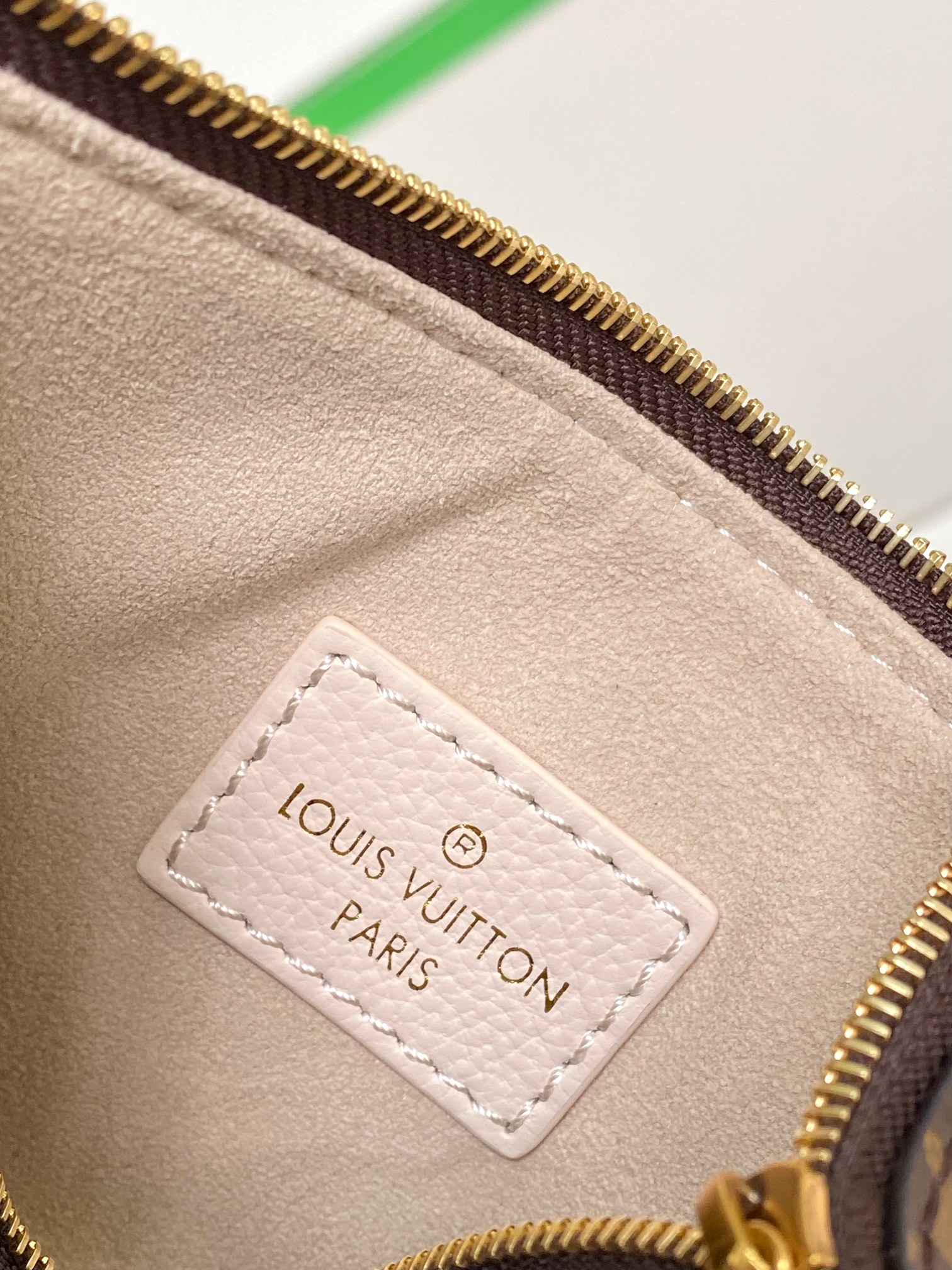 【海原外‬单 独实家‬拍 动态芯片】【Low Key Hobo 中号手袋】M24856 黑色 m2497