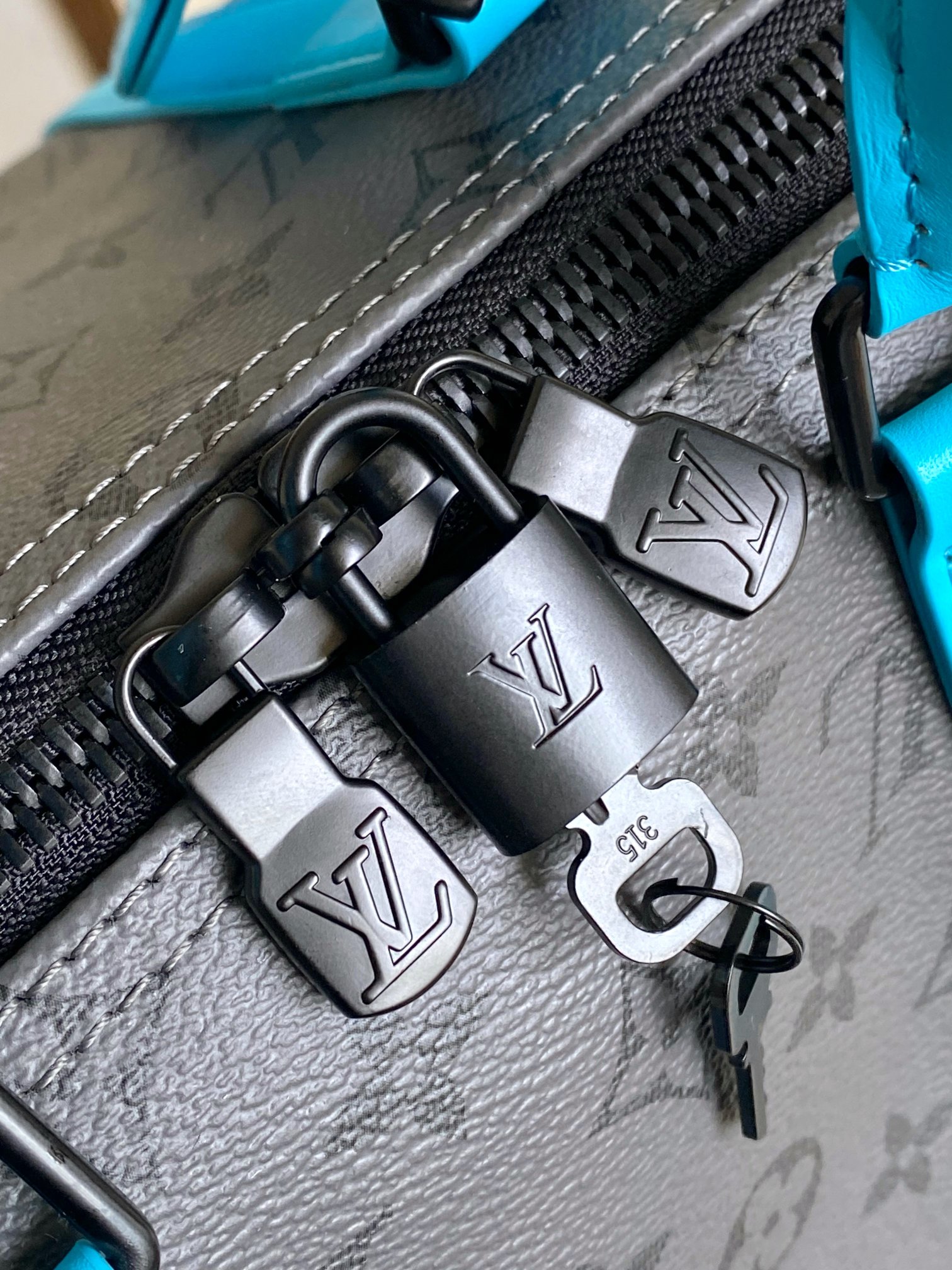 【海原外‬单 独实家‬拍 动态芯片版】M11481银花/拼浅蓝
【Keepall Bandoulière