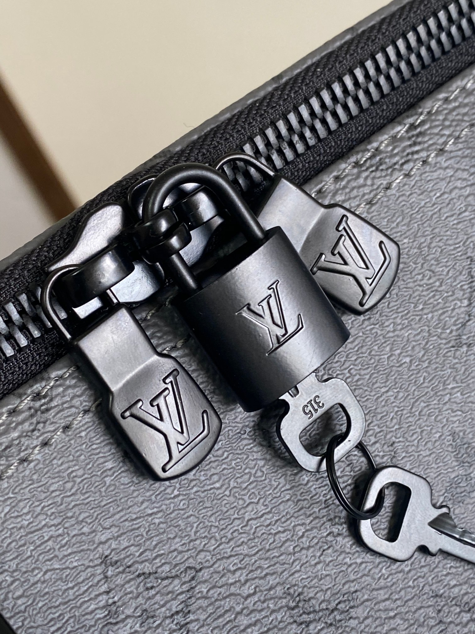 【海原外‬单 独实家‬拍 动态芯片版】M11480银花/拼浅蓝
【Keepall Bandoulière